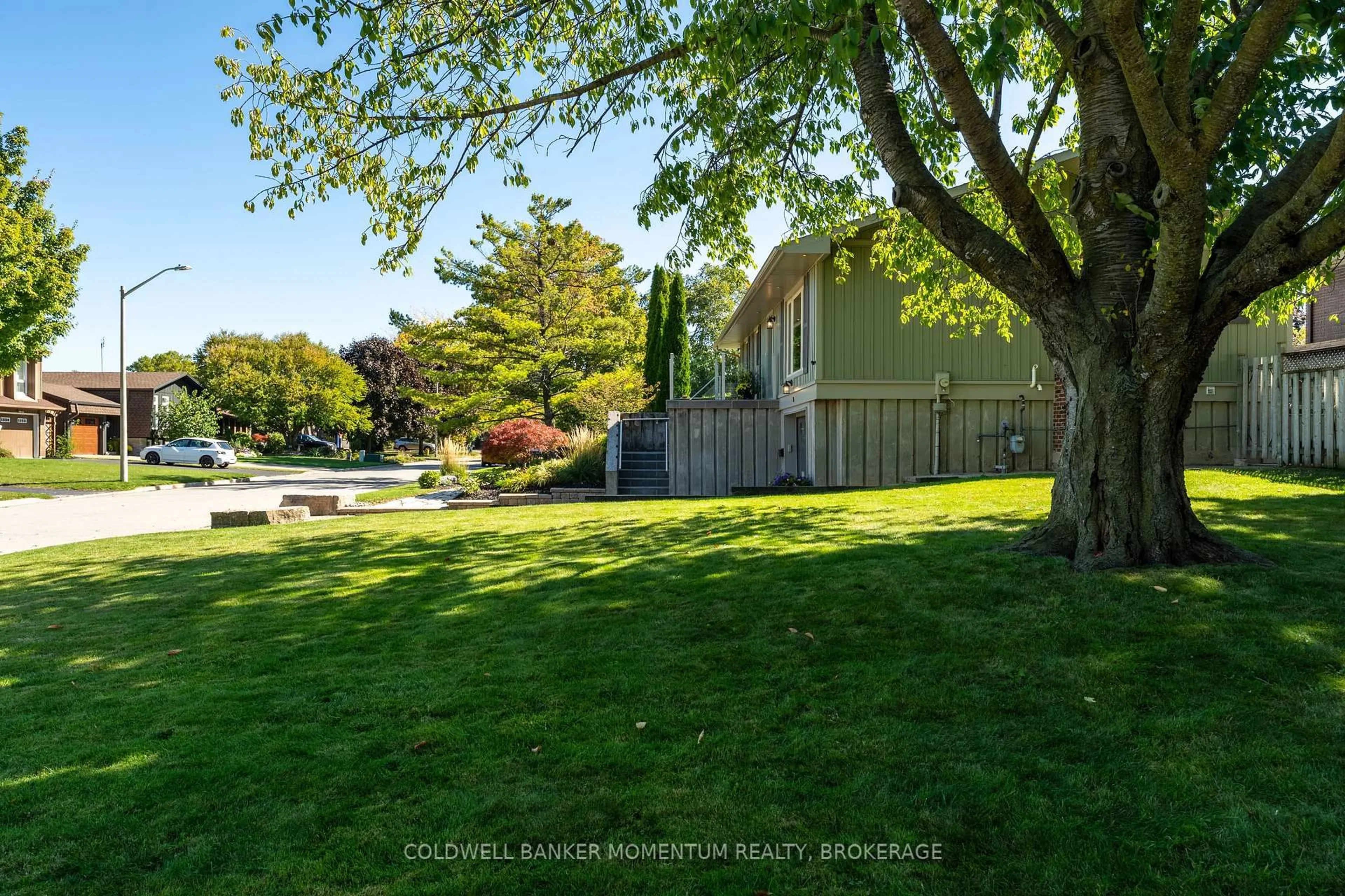 A pic from outside/outdoor area/front of a property/back of a property/a pic from drone, unknown for 15 The Cedars, St. Catharines Ontario L2M 6M7