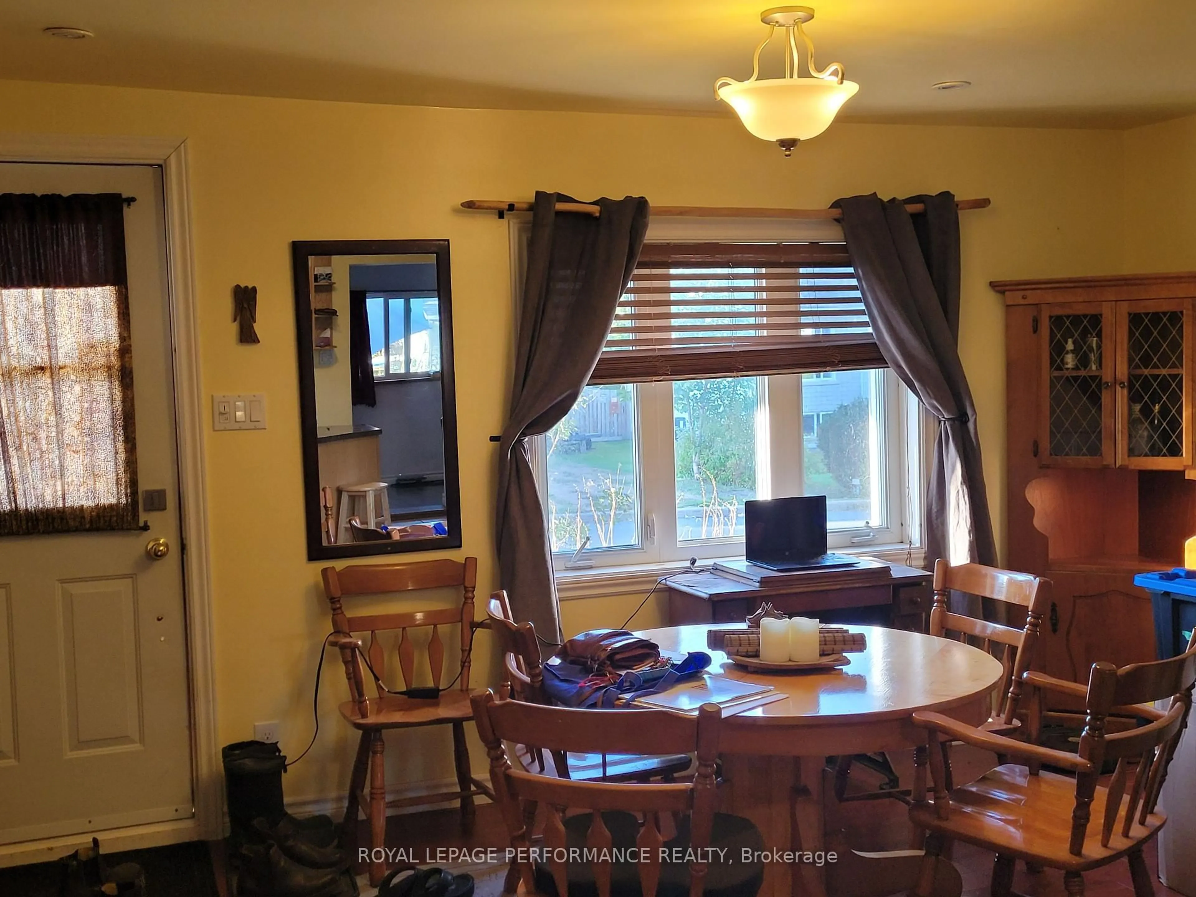 Dining room, wood/laminate floor for 975 Queen St, Champlain Ontario K0B 1K0