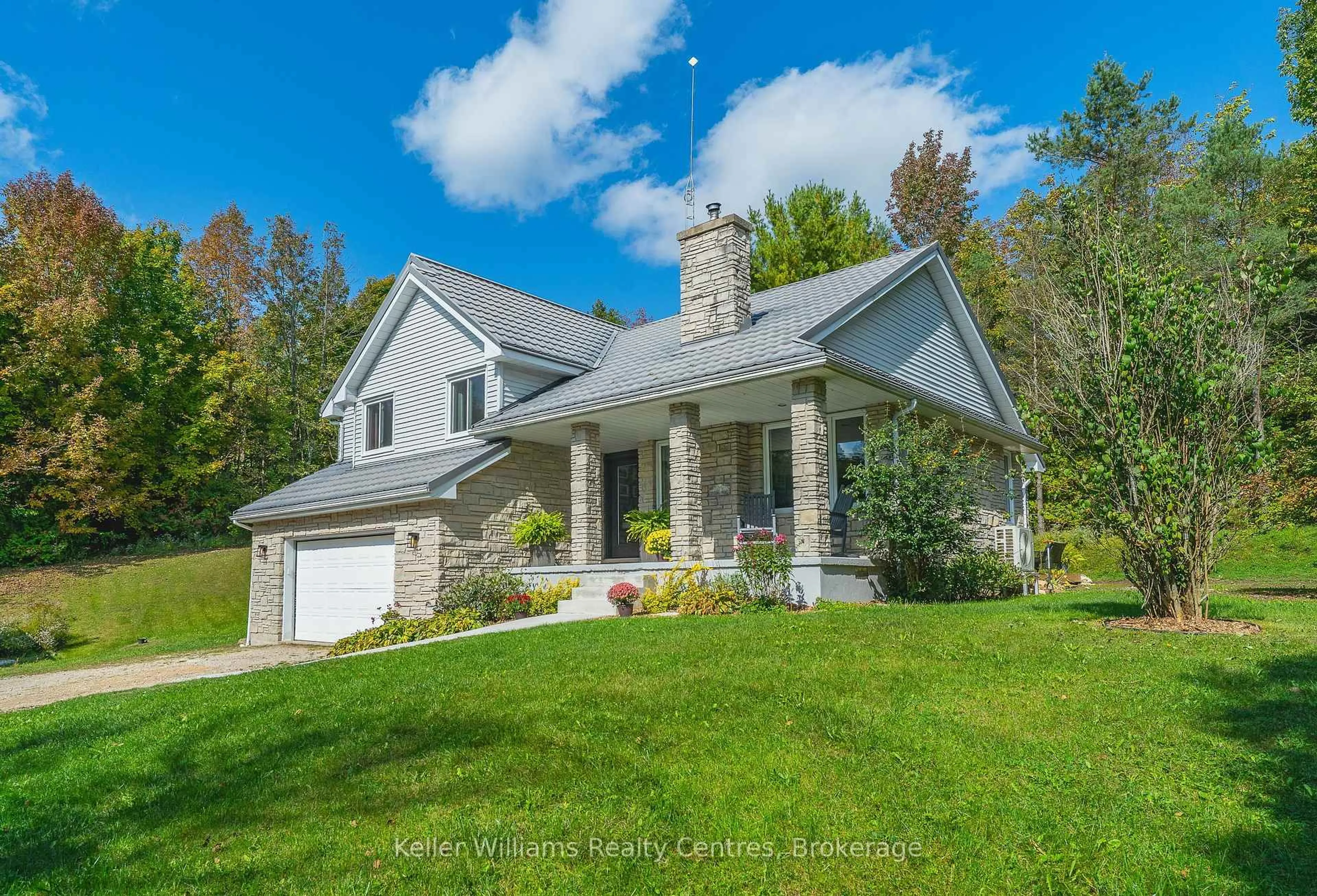 Home with vinyl exterior material, unknown for 702473 Sideroad 5, Chatsworth Ontario N0H 1K0