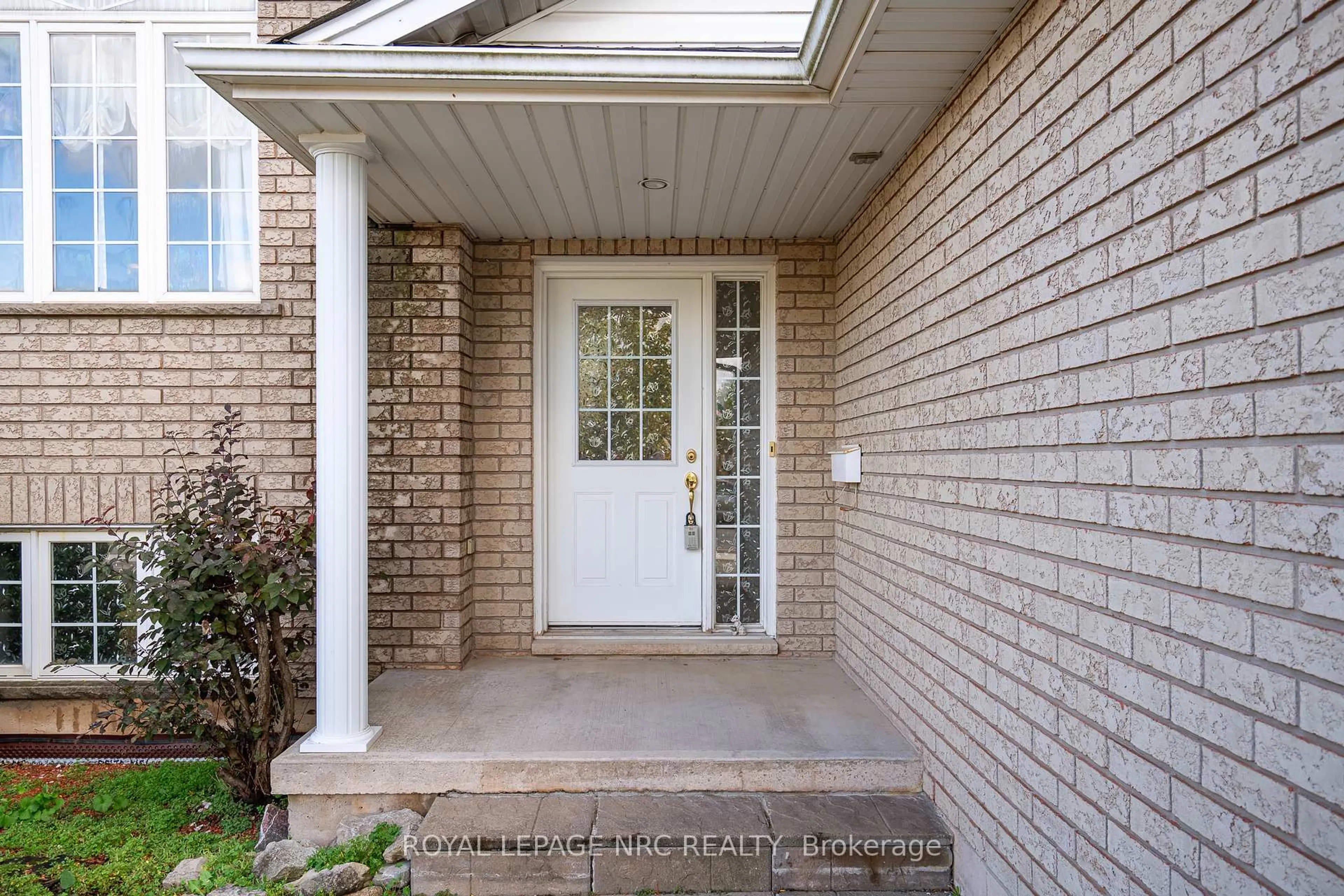 Unknown for 152 Larchwood Circ, Welland Ontario L3C 7L9