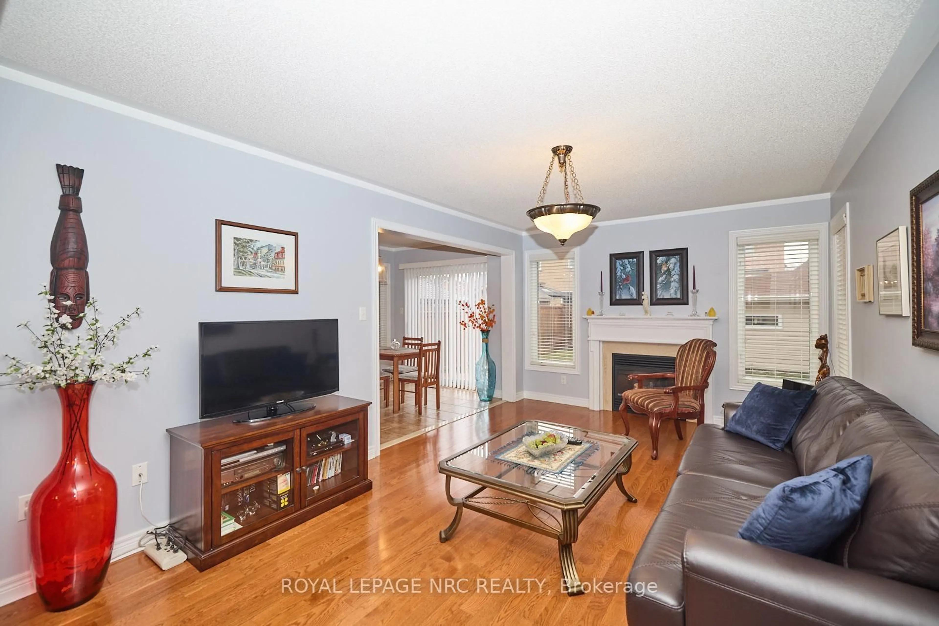 Living room with furniture, wood/laminate floor for 4 Alex Grant Pl, St. Catharines Ontario L2P 0A2