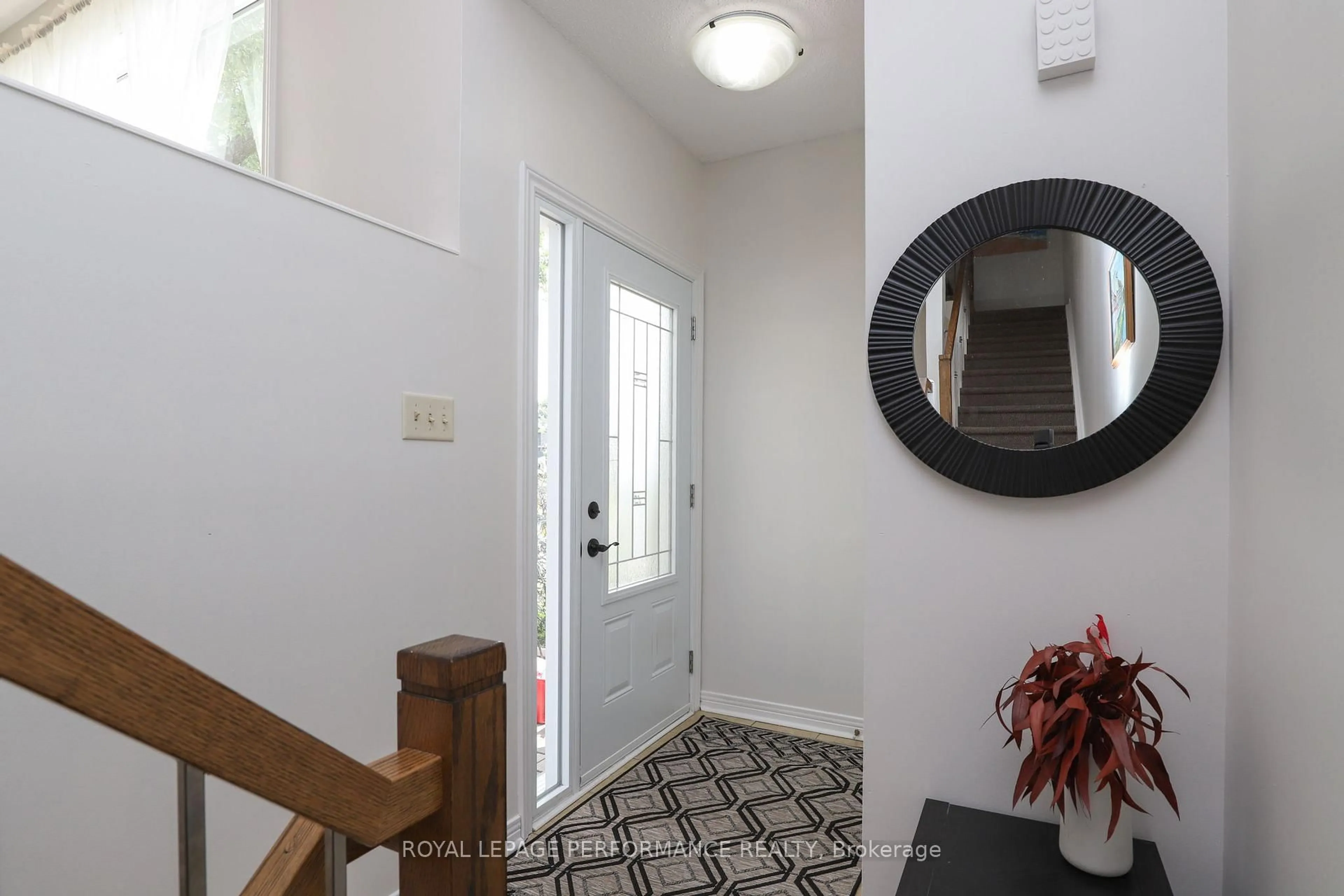 Indoor entryway for 2 Lovell Lane #A, Ottawa Ontario K2H 9B6