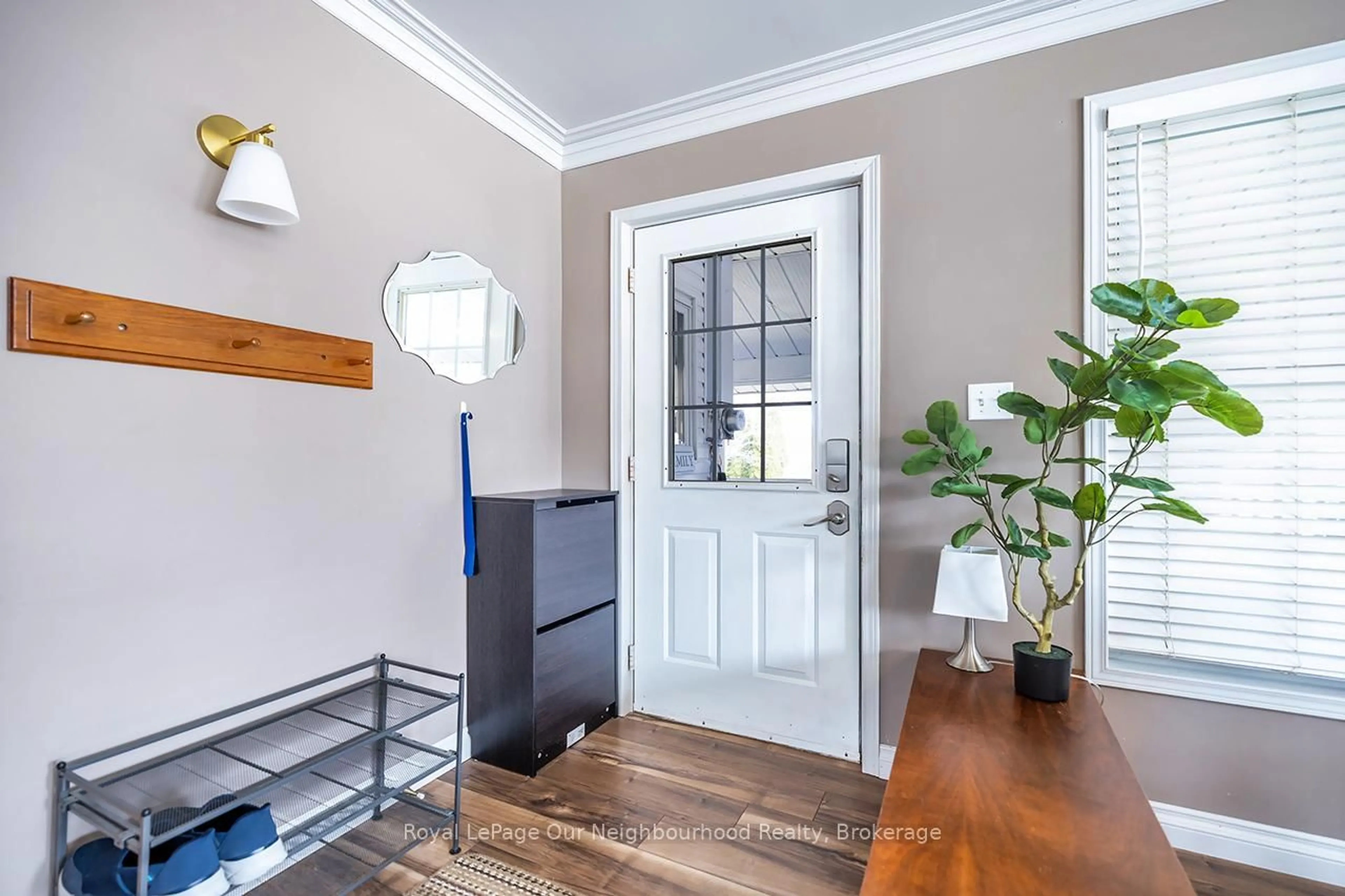 Indoor entryway for 2656 COUNTY ROAD 40, Quinte West Ontario K0K 3M0