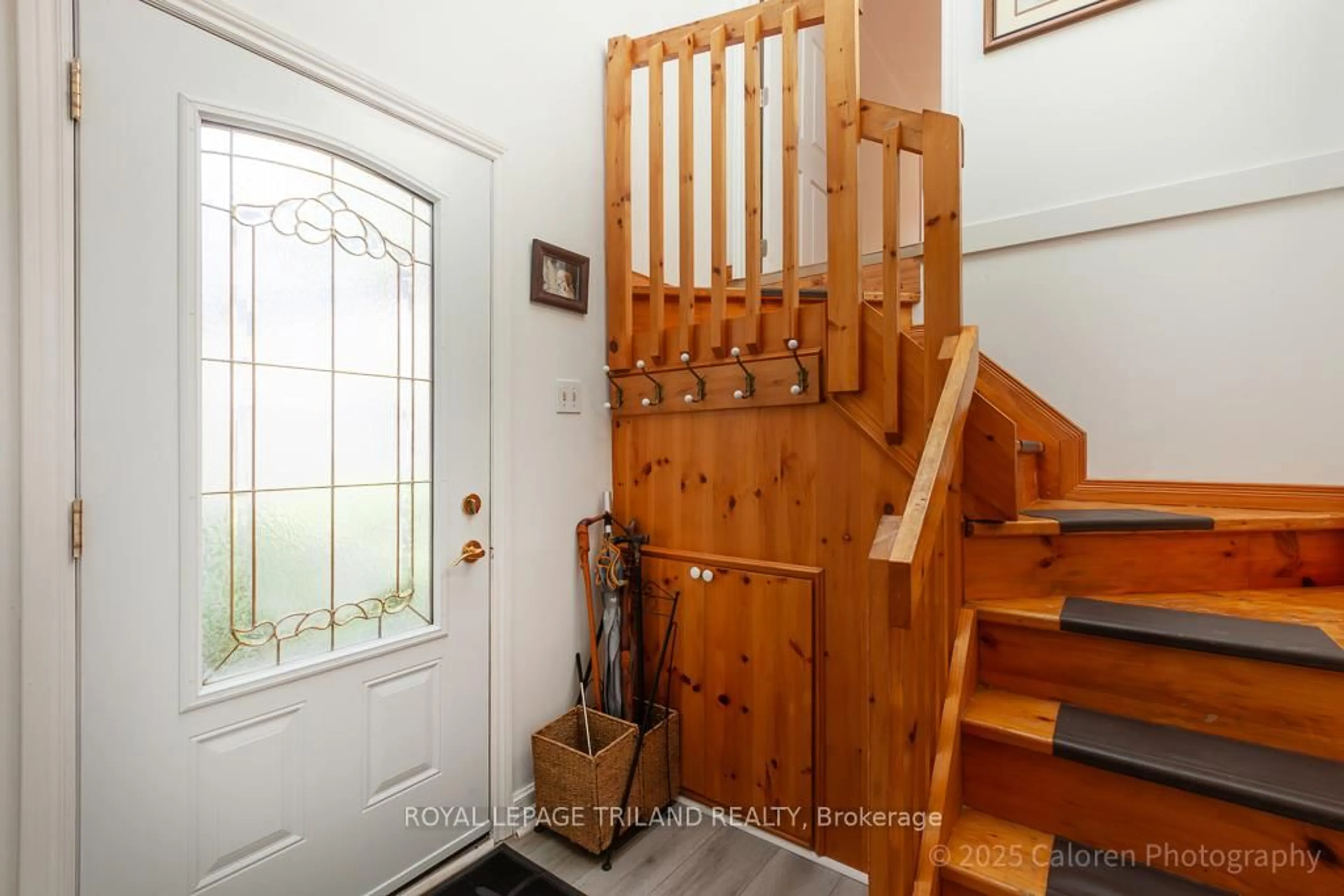 Indoor entryway for 23 Crabtree Ave, London North Ontario N6G 2H6