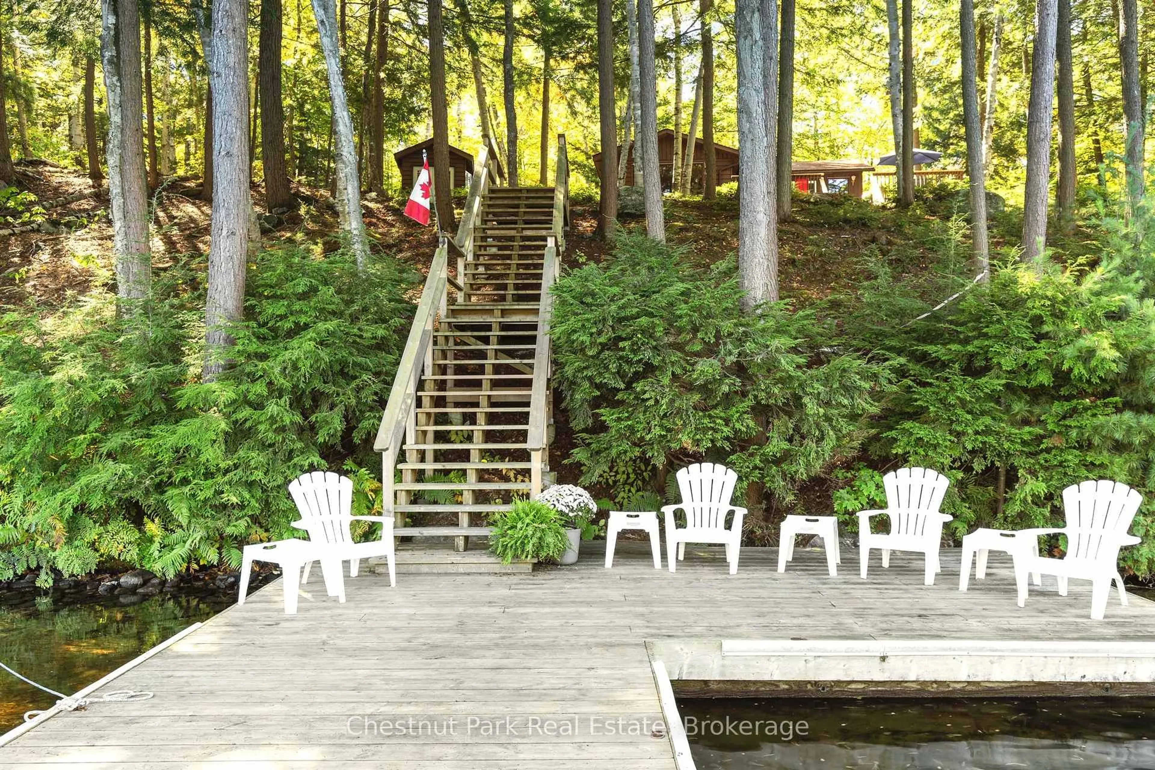 Patio, forest/trees view for 10 Taylor (26LM10) Island, Gravenhurst Ontario P1P 1R2