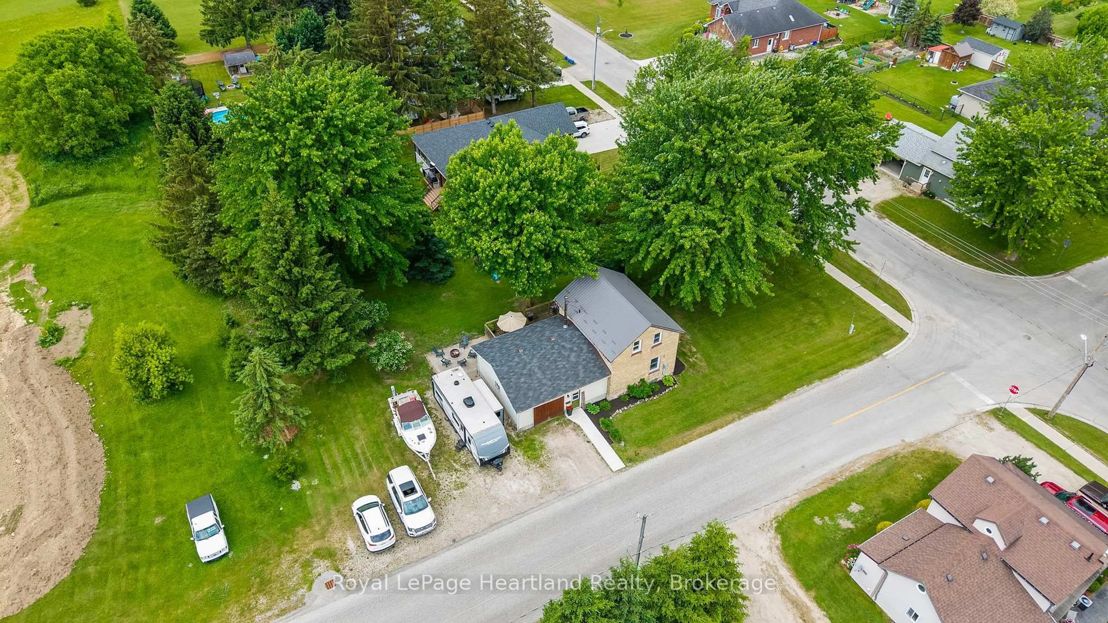 A pic from outside/outdoor area/front of a property/back of a property/a pic from drone, street for 33 ALLAN St, Minto Ontario N0G 1M0