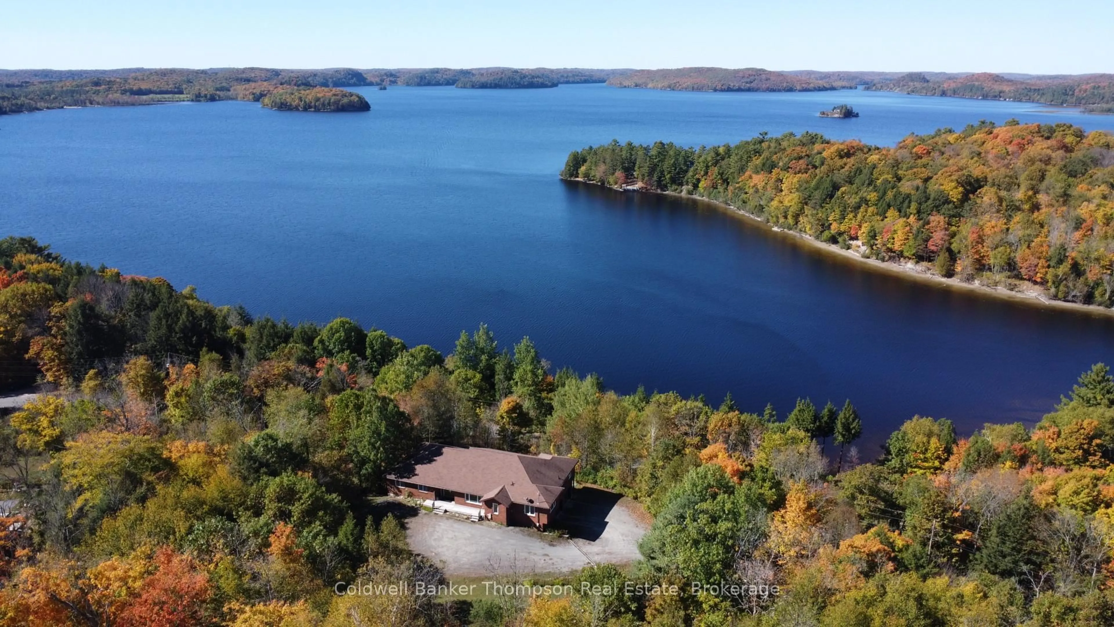 A pic from outside/outdoor area/front of a property/back of a property/a pic from drone, water/lake/river/ocean view for 625 Bayshore Blvd, Huntsville Ontario P1H 1Z1
