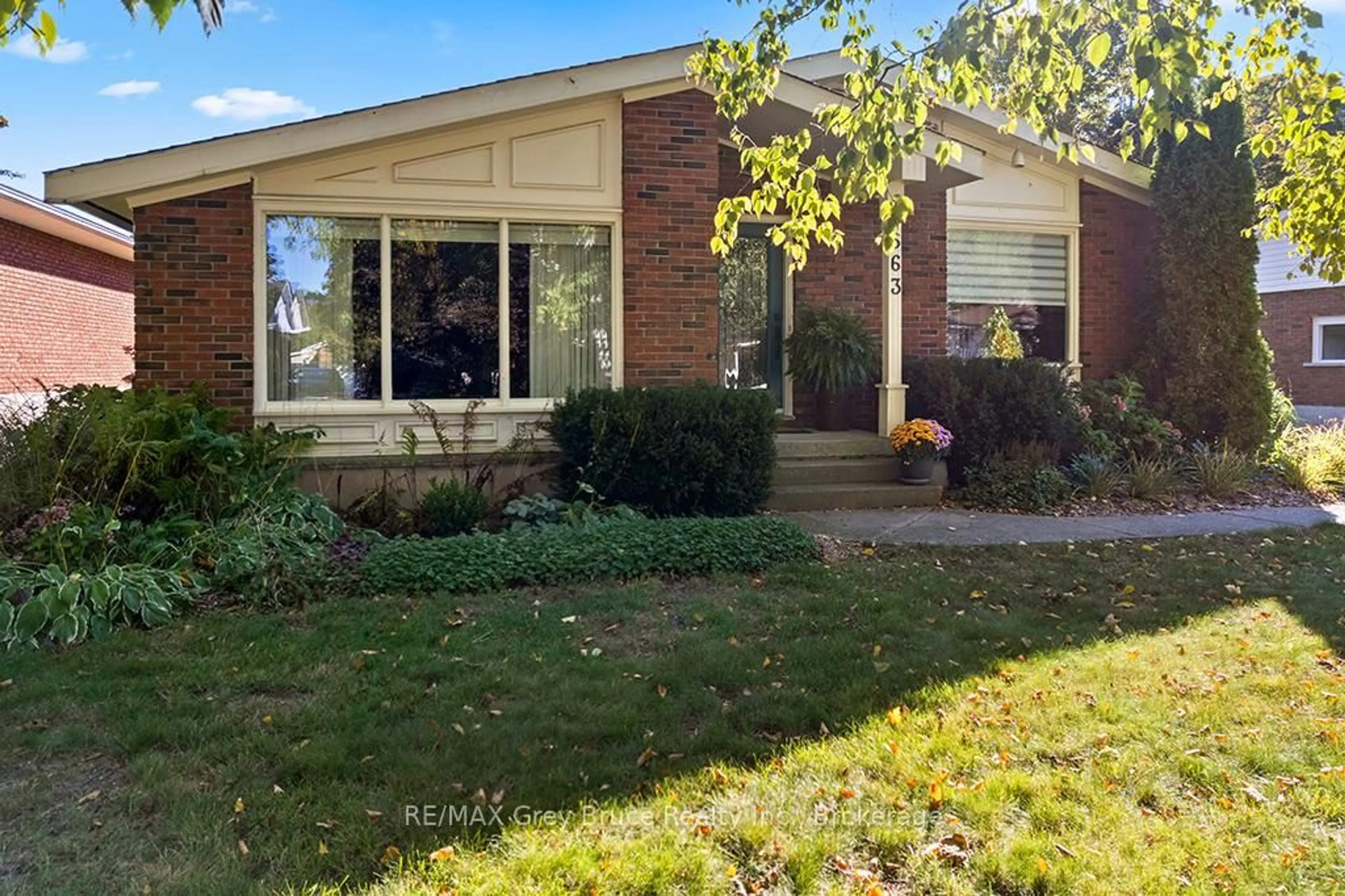 Home with brick exterior material, street for 563 21 St, Owen Sound Ontario N4K 4E7