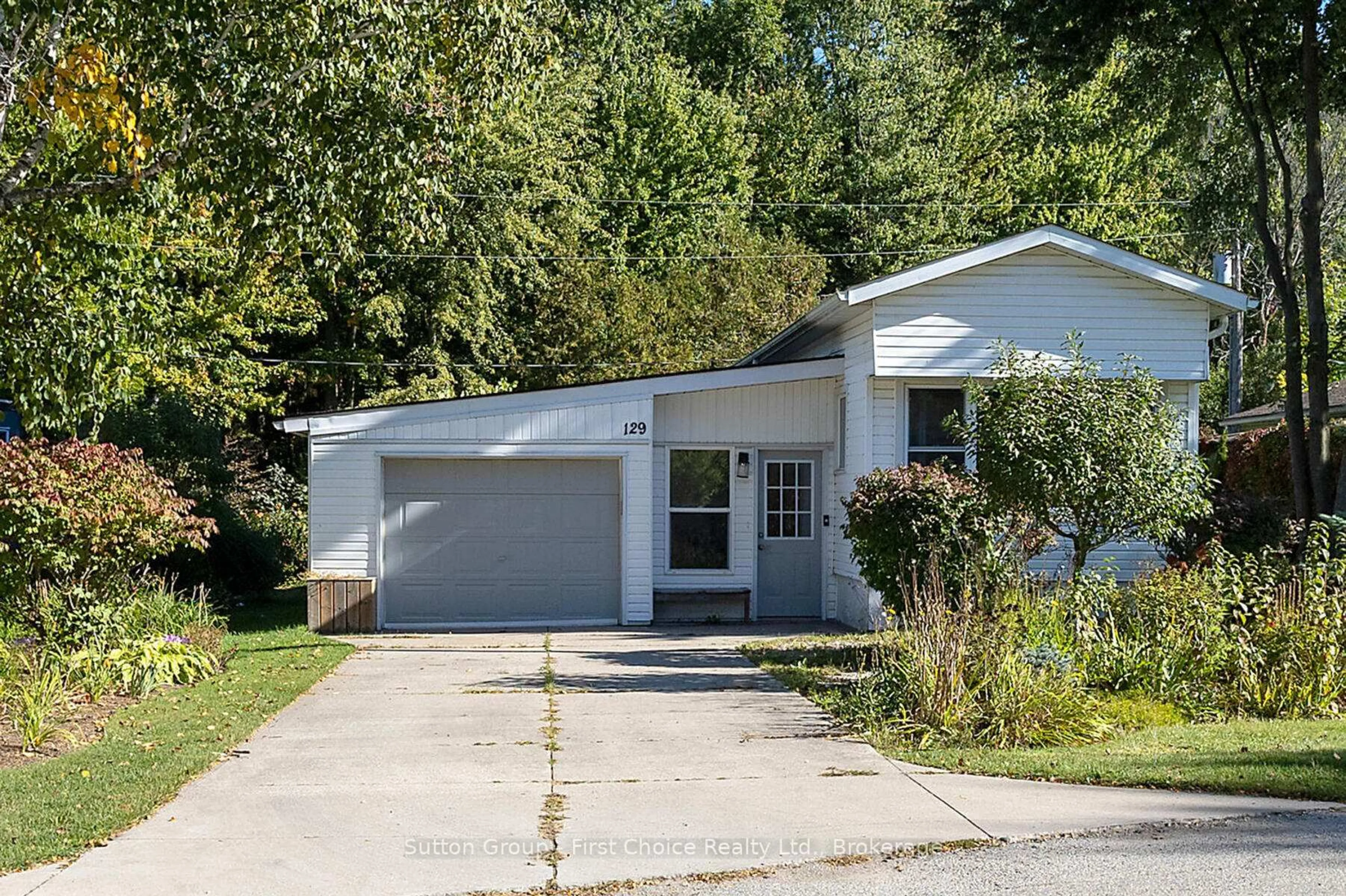 Home with vinyl exterior material, street for 129 Ash St, Perth East Ontario N5A 6S6