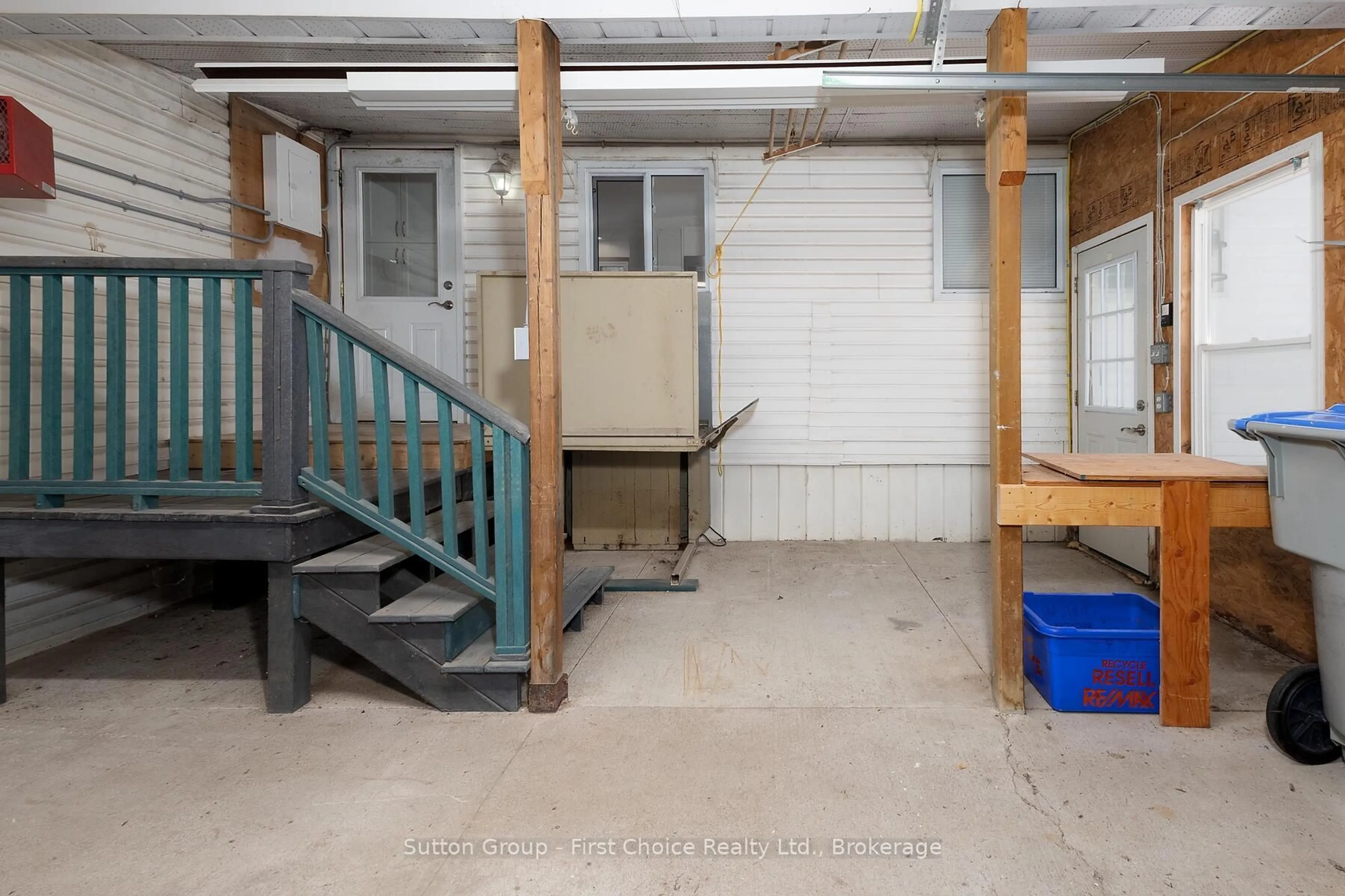Indoor garage for 129 Ash St, Perth East Ontario N5A 6S6