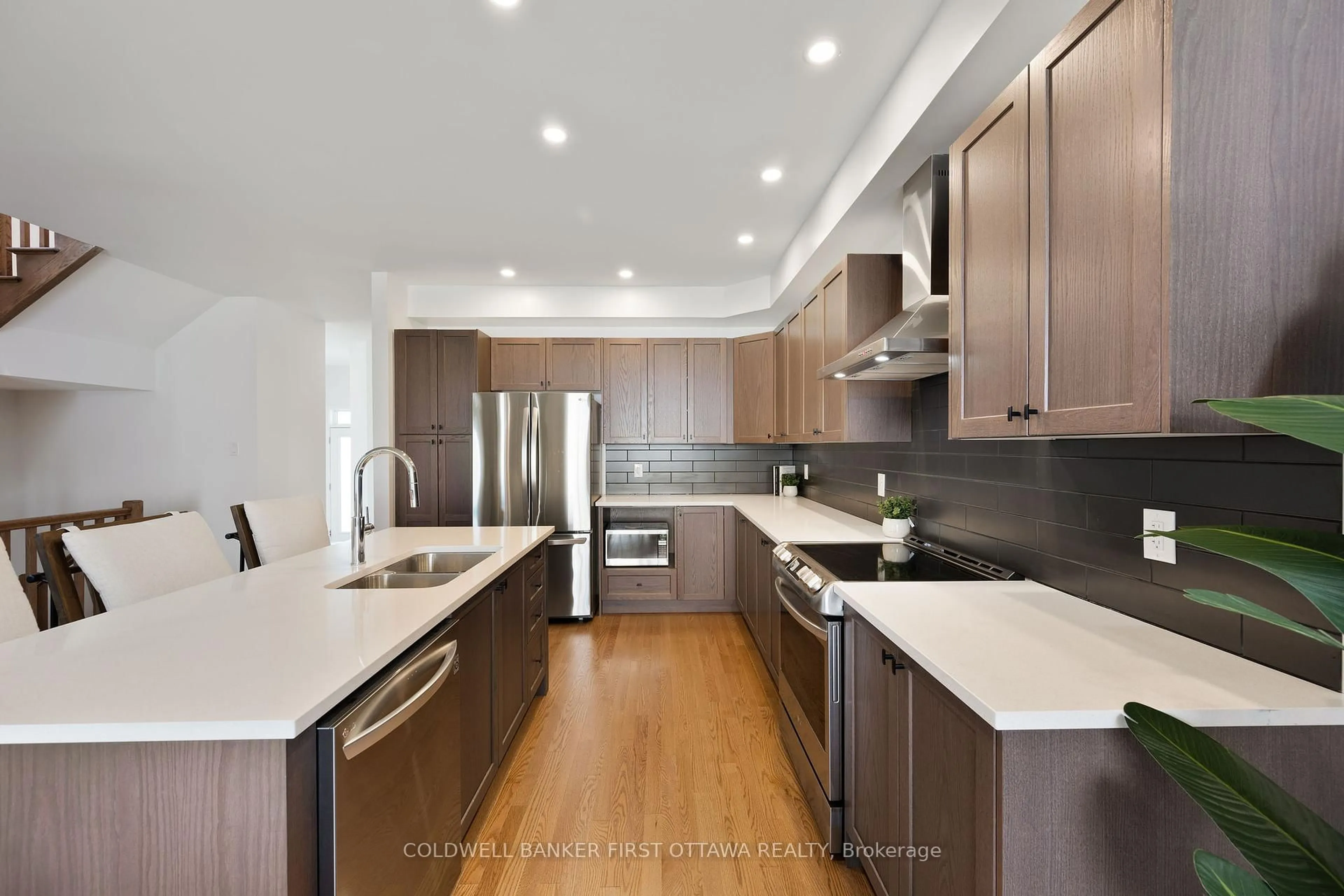 Contemporary kitchen, unknown for 1101 ROTARY Way, Ottawa Ontario K1T 0W1