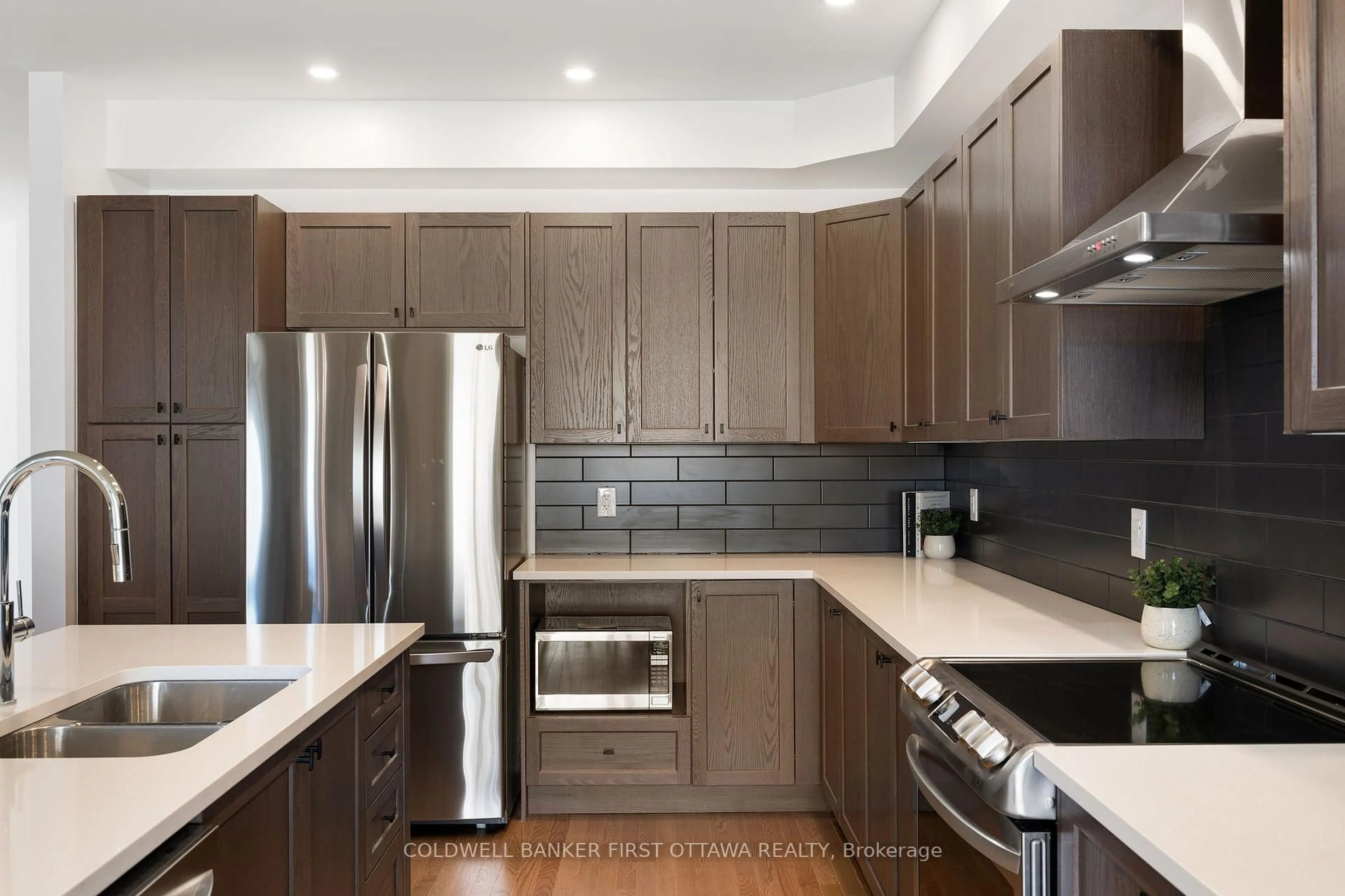 Contemporary kitchen, unknown for 1101 ROTARY Way, Ottawa Ontario K1T 0W1
