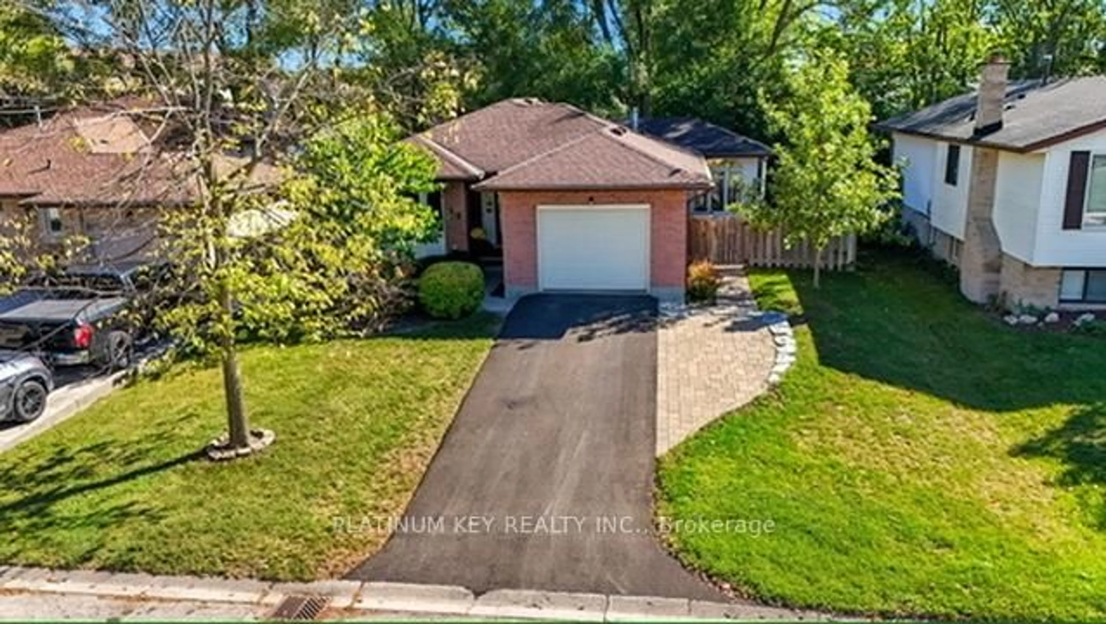 A pic from outside/outdoor area/front of a property/back of a property/a pic from drone, street for 23 Lynngate Grve, London South Ontario N6K 3S7