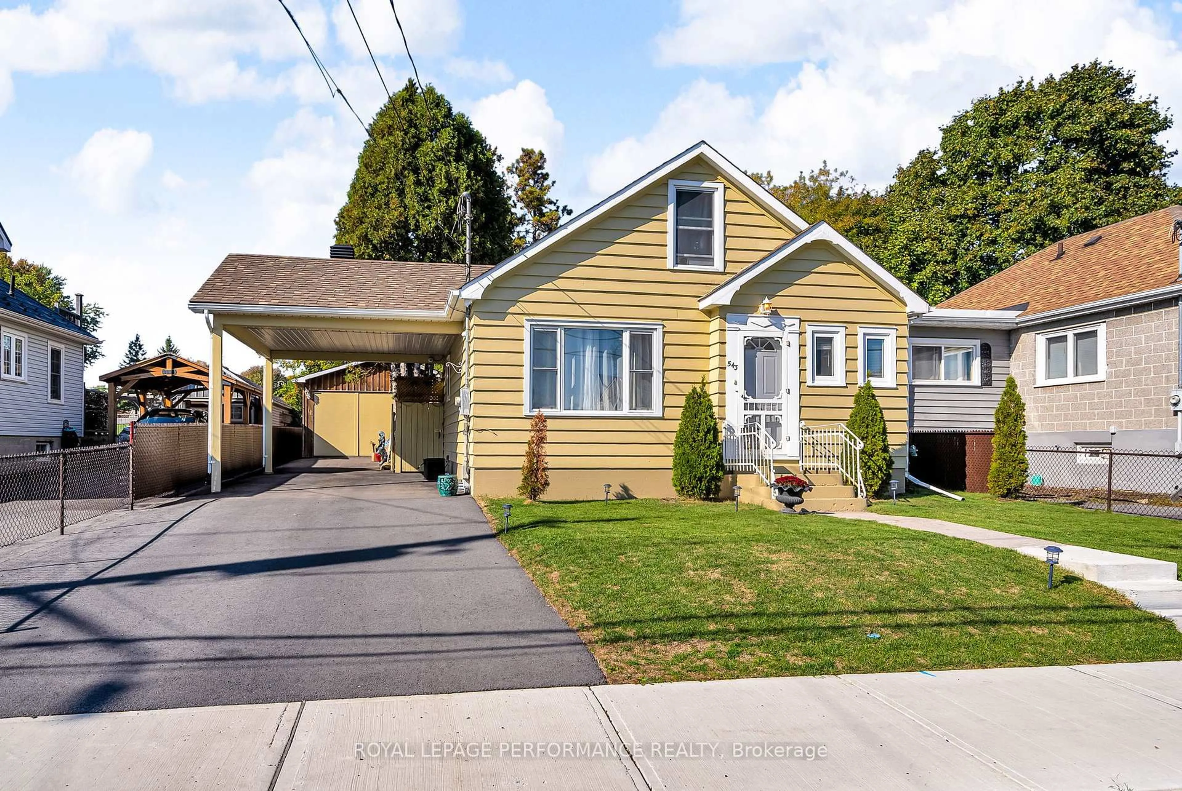 Home with vinyl exterior material, street for 543 Fifth St, Cornwall Ontario K6H 2M6