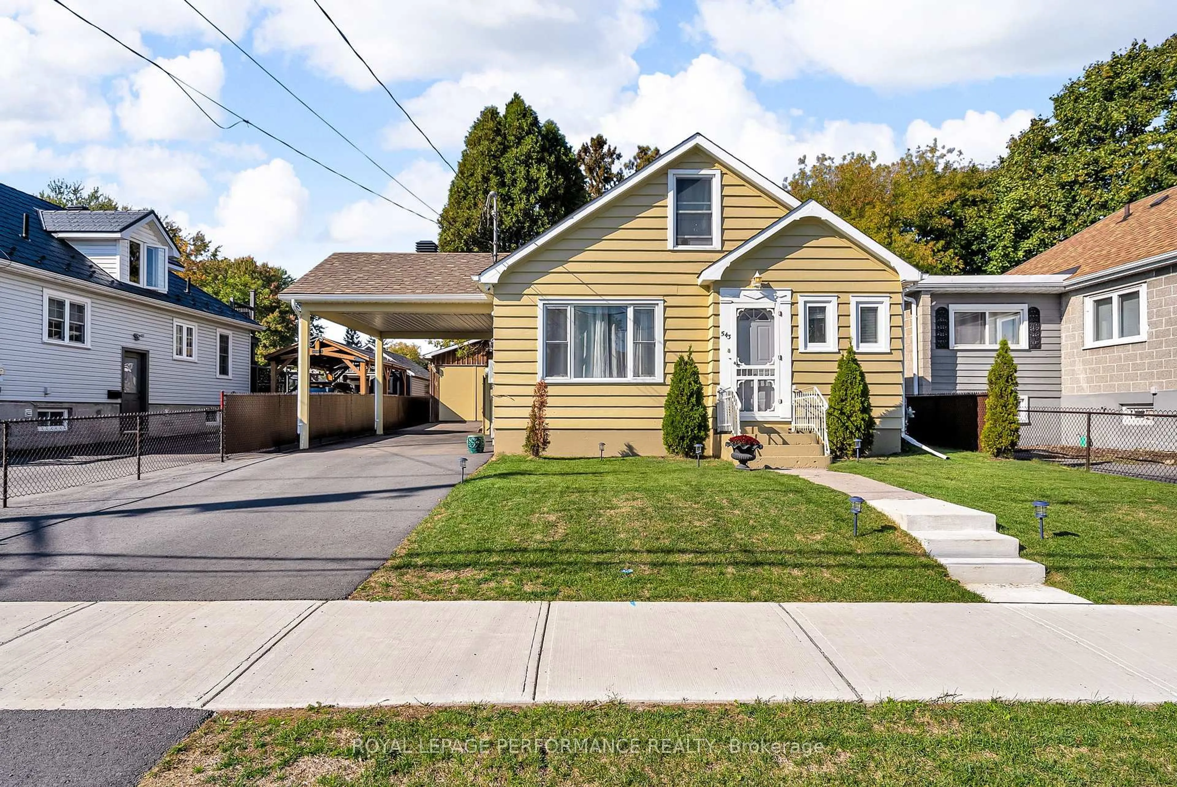 Home with vinyl exterior material, street for 543 Fifth St, Cornwall Ontario K6H 2M6