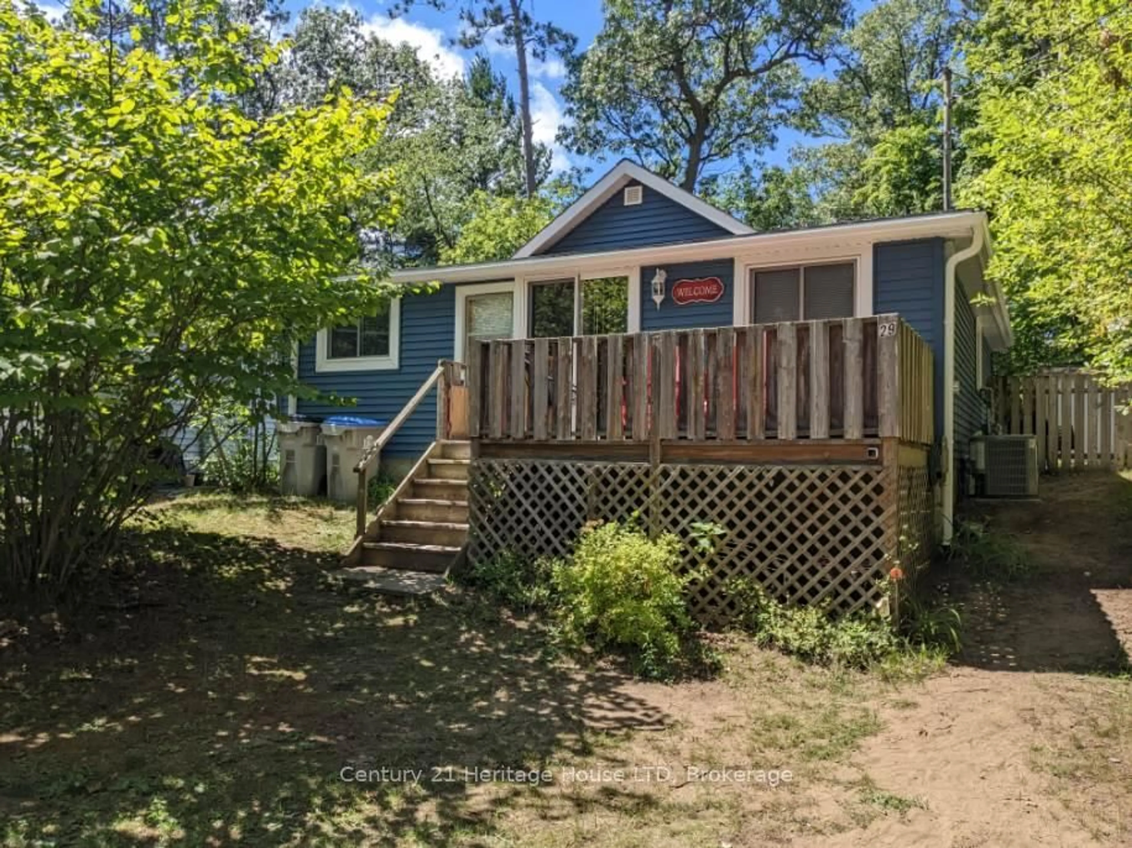 A pic from outside/outdoor area/front of a property/back of a property/a pic from drone, unknown for 29 Elmwood Ave, Lambton Shores Ontario L0S 1E4