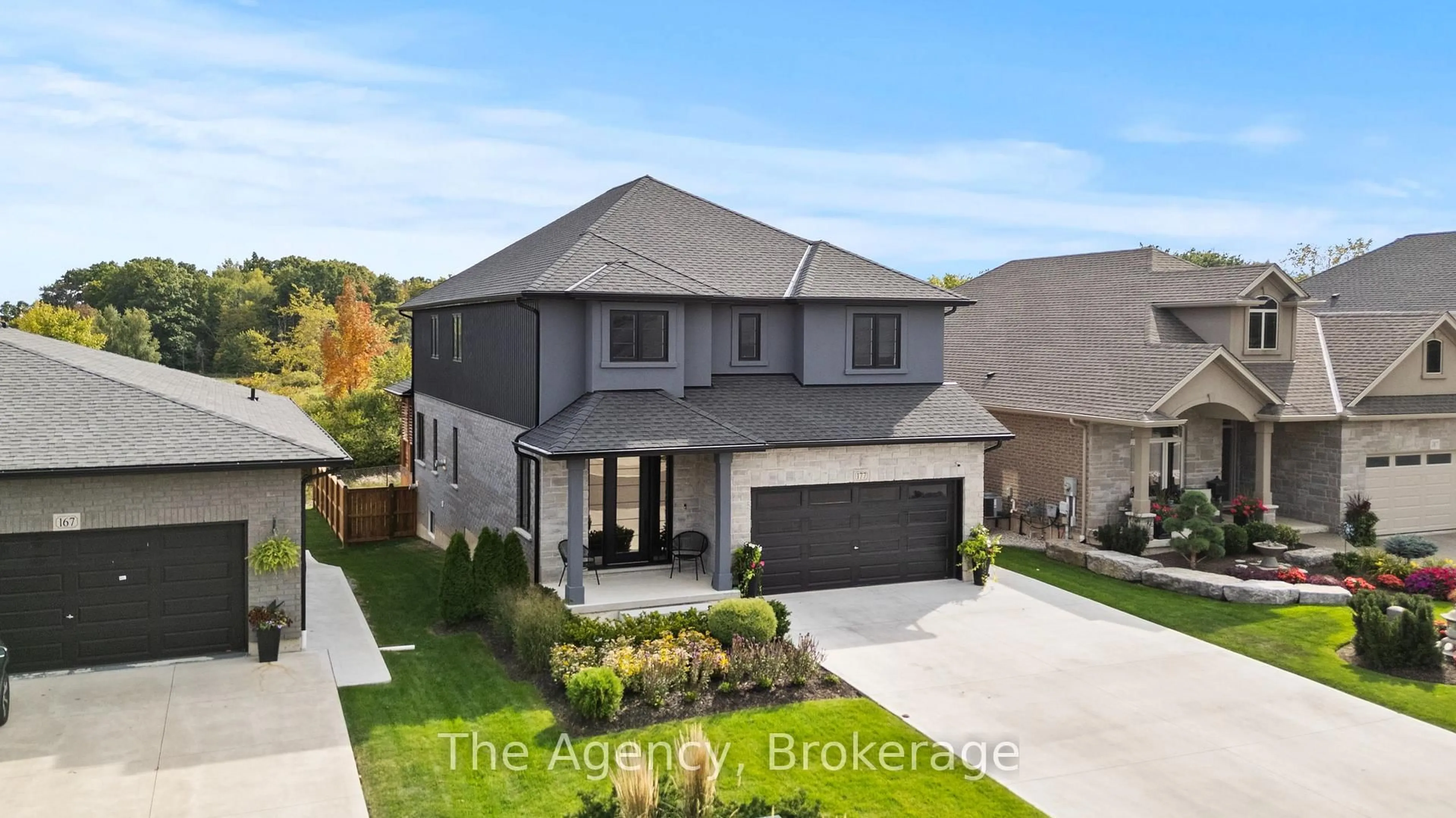 A pic from outside/outdoor area/front of a property/back of a property/a pic from drone, street for 177 Julia Dr, Welland Ontario L3C 0E7
