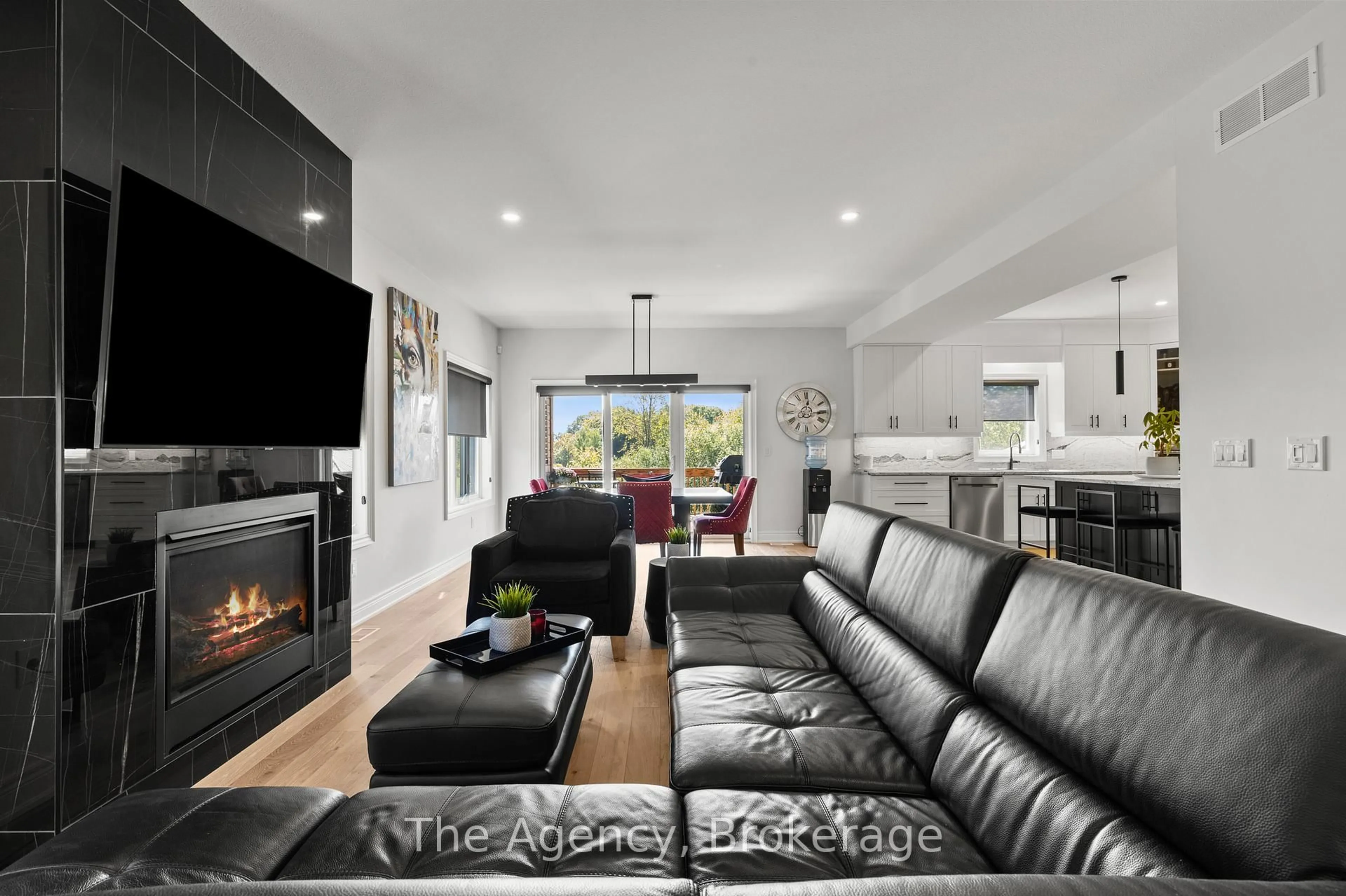 Living room with furniture, ceramic/tile floor for 177 Julia Dr, Welland Ontario L3C 0E7