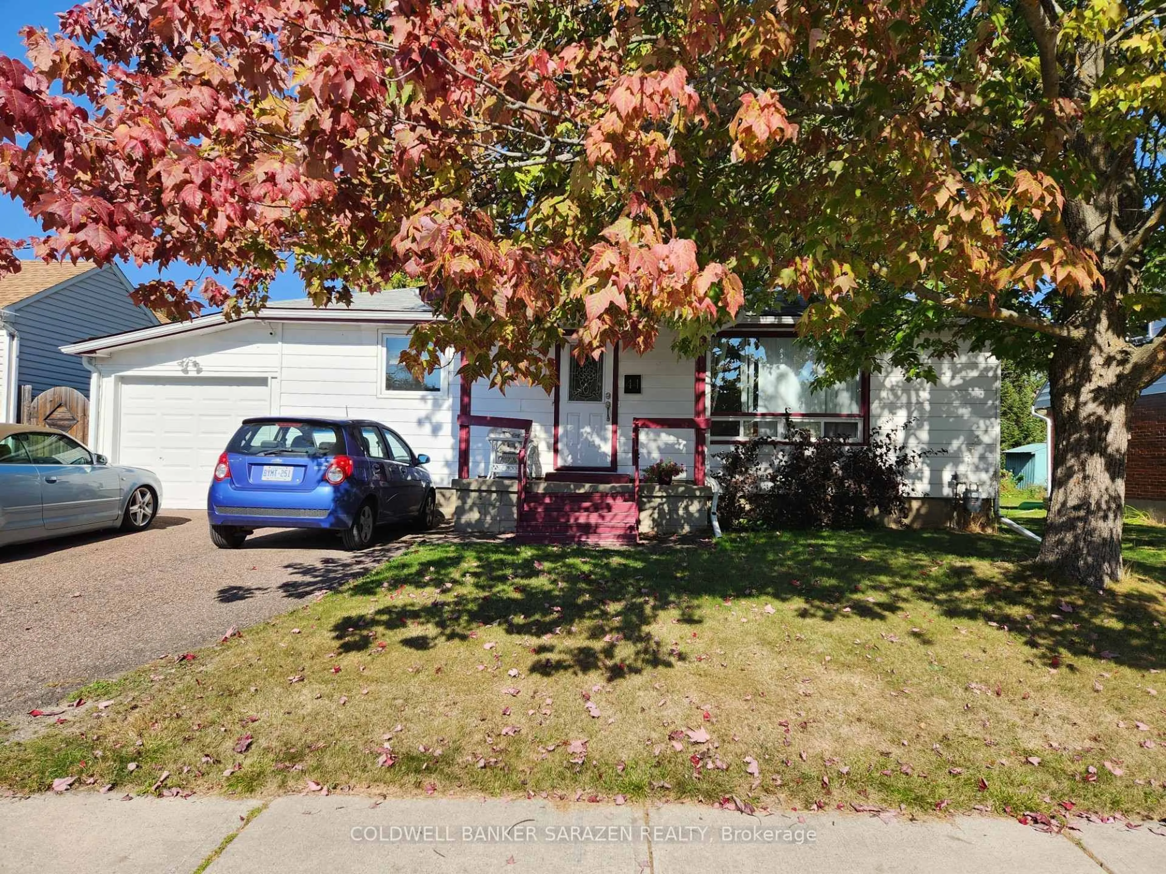A pic from outside/outdoor area/front of a property/back of a property/a pic from drone, street for 44 THIRD Ave, Arnprior Ontario K7S 1Y5