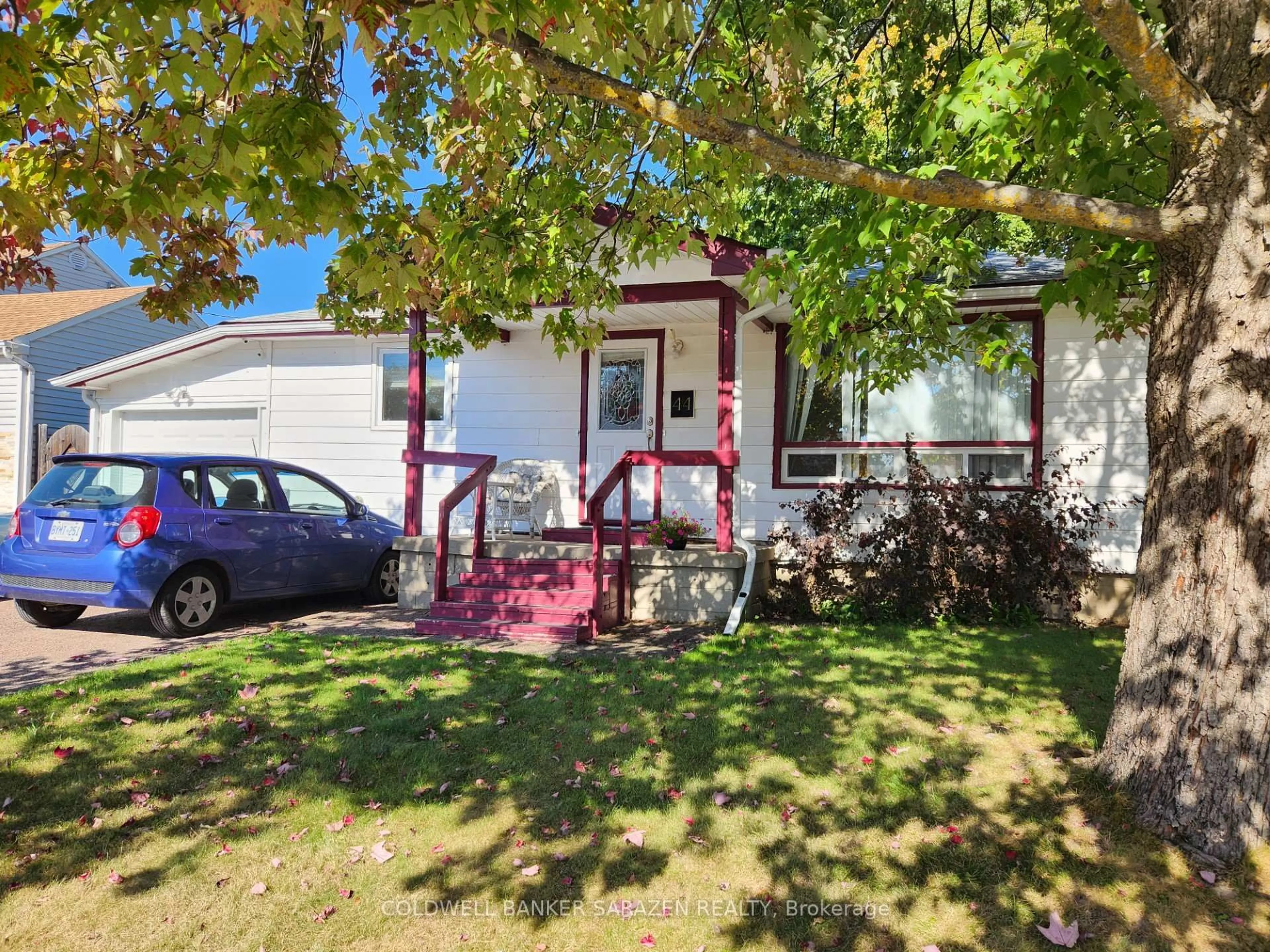 A pic from outside/outdoor area/front of a property/back of a property/a pic from drone, street for 44 THIRD Ave, Arnprior Ontario K7S 1Y5