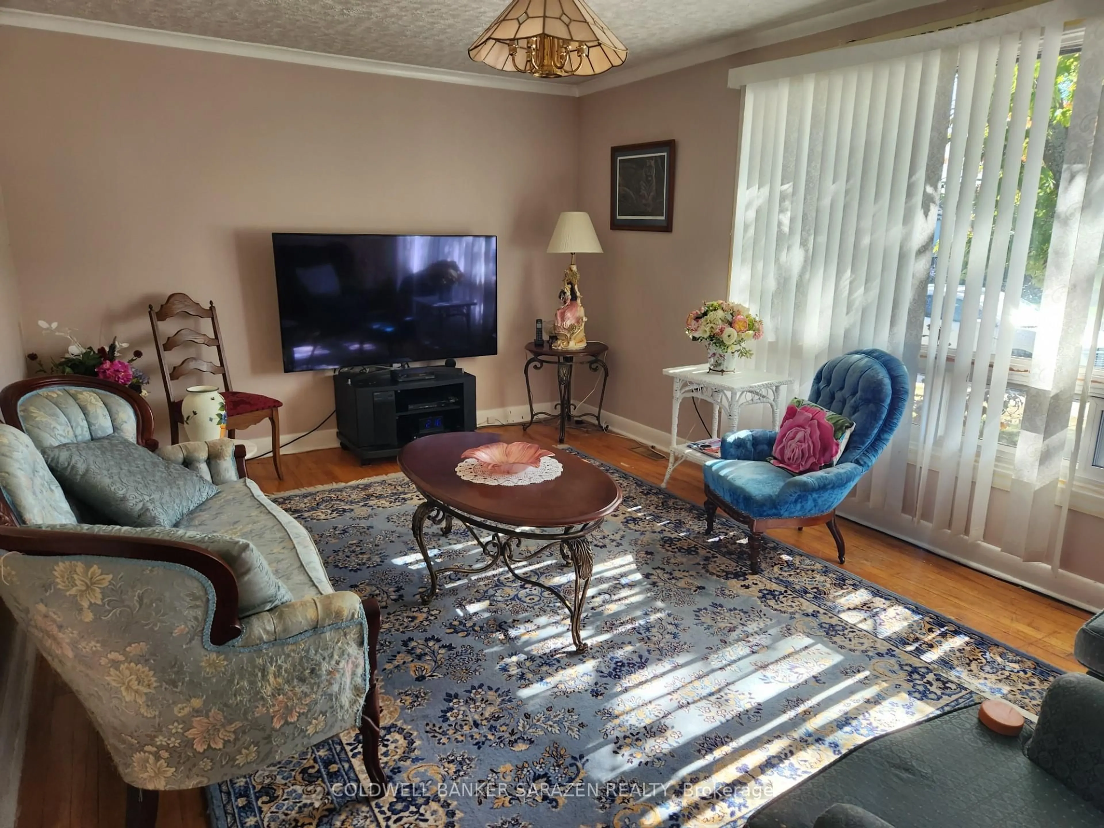 Living room with furniture, unknown for 44 THIRD Ave, Arnprior Ontario K7S 1Y5