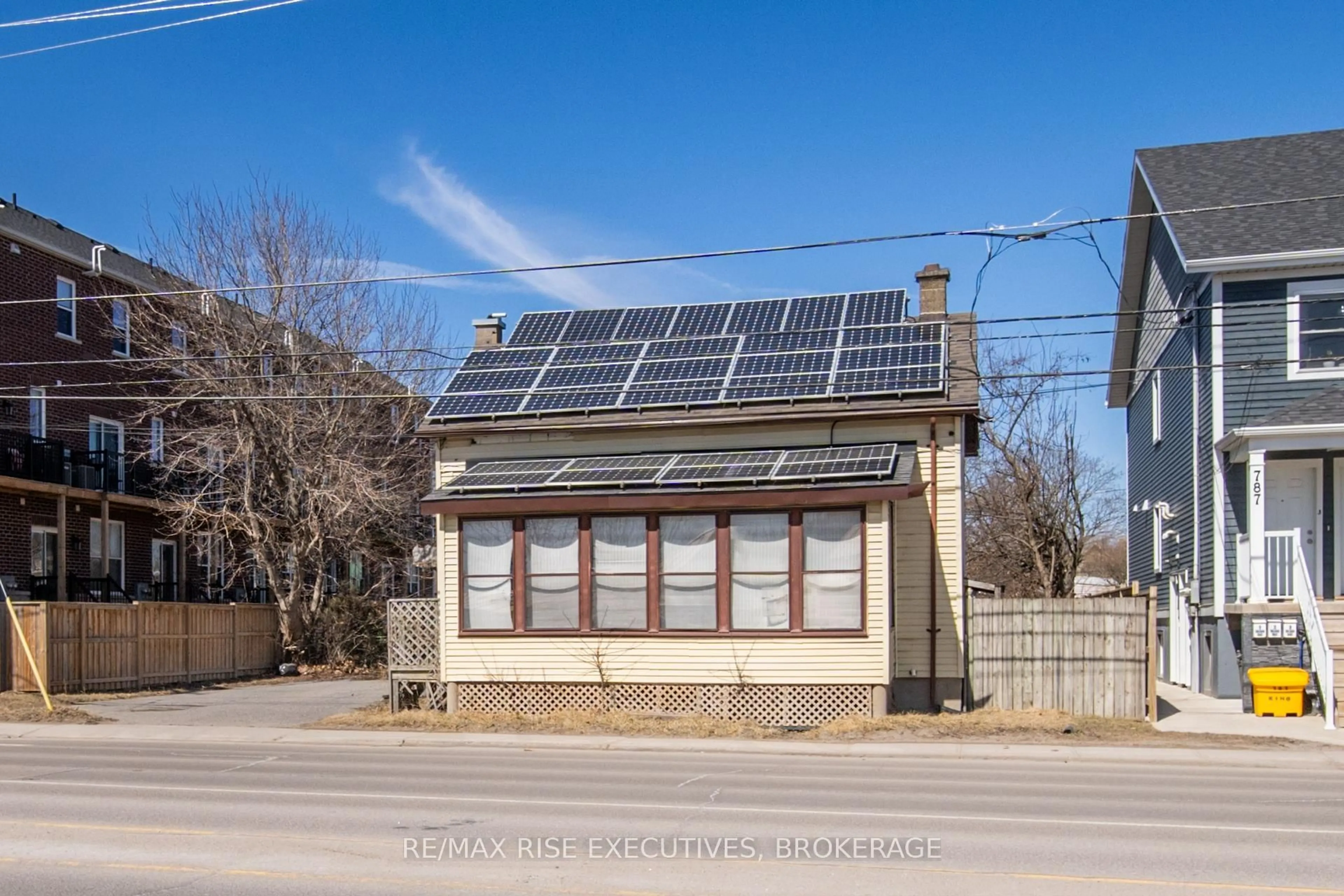 A pic from outside/outdoor area/front of a property/back of a property/a pic from drone, street for 789 King St, Kingston Ontario K7M 2G5