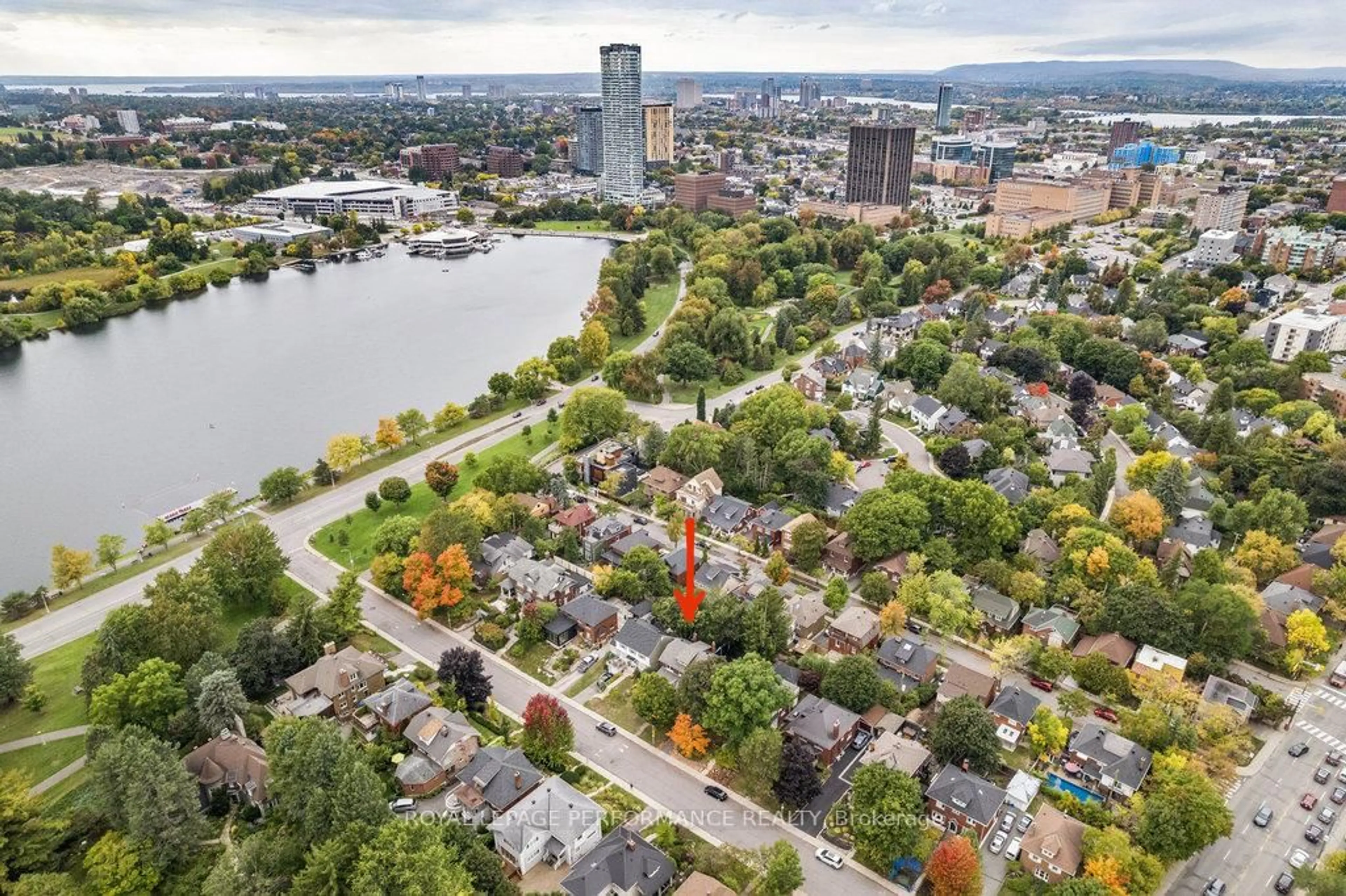 A pic from outside/outdoor area/front of a property/back of a property/a pic from drone, water/lake/river/ocean view for 25 Lakeside Ave, Ottawa Ontario K1S 3H1