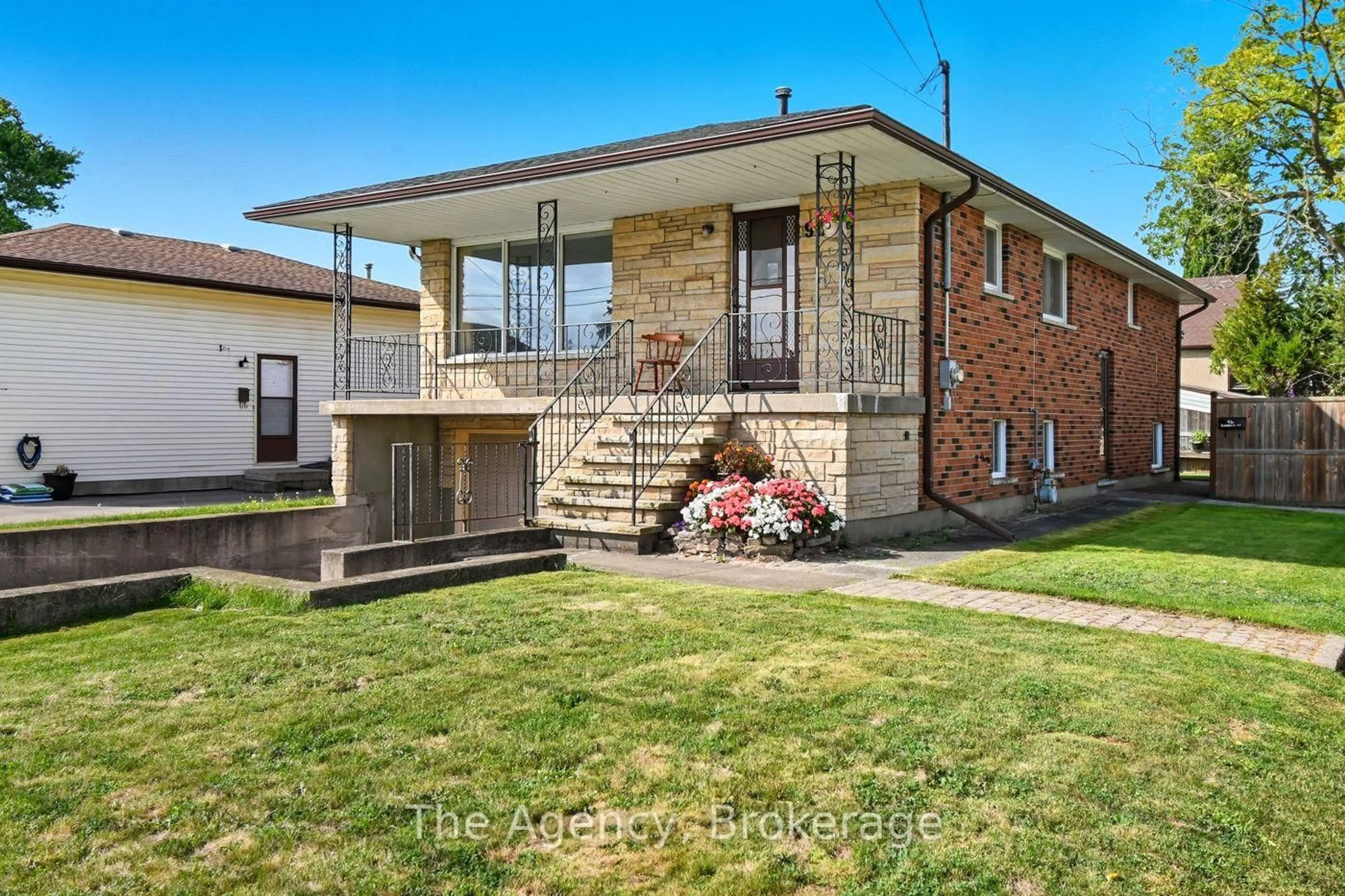 Home with brick exterior material, street for 96 Elizabeth St, Port Colborne Ontario L3K 2B8