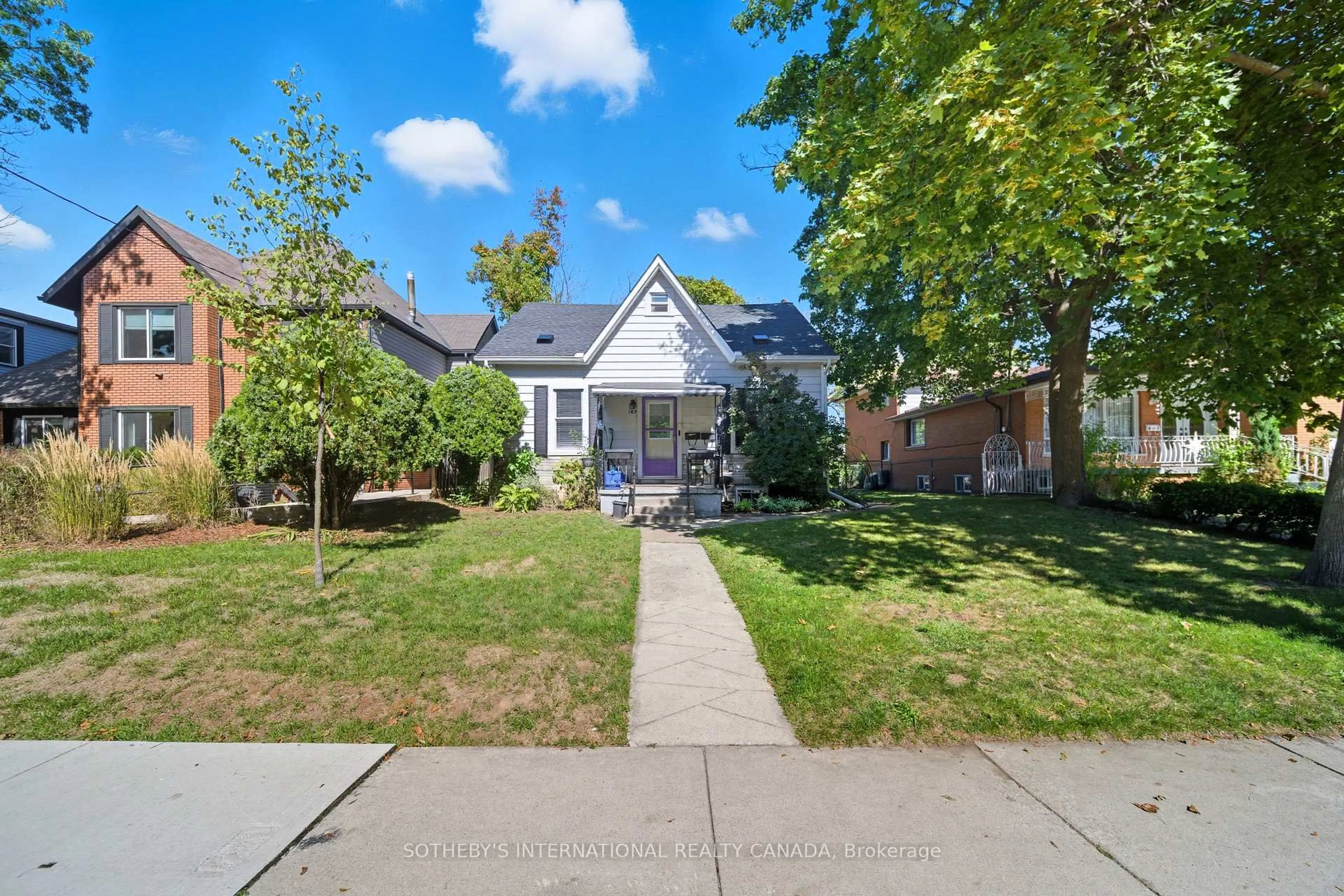 A pic from outside/outdoor area/front of a property/back of a property/a pic from drone, street for 184 Homewood Ave, Hamilton Ontario L8P 2M5
