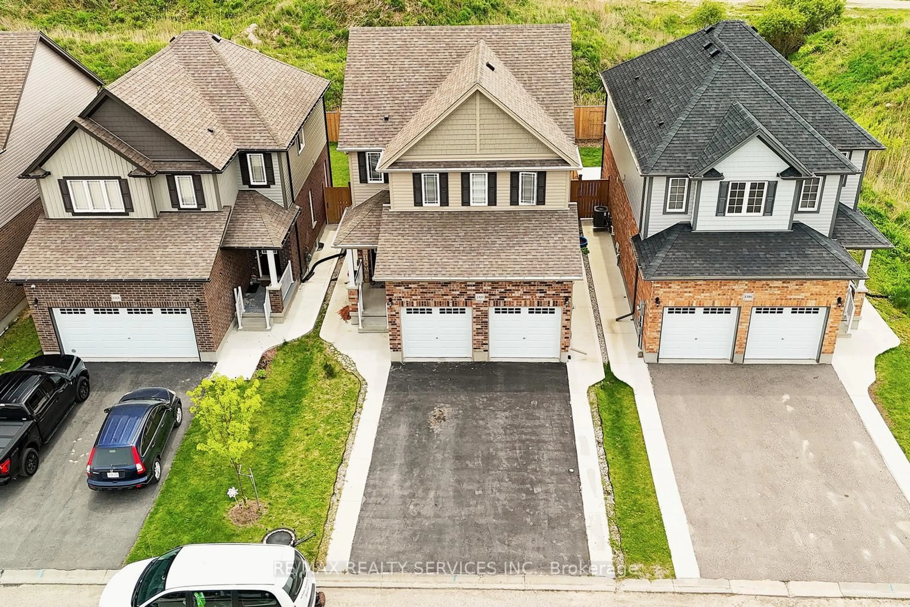 A pic from outside/outdoor area/front of a property/back of a property/a pic from drone, street for 1320 Calais Dr, Woodstock Ontario N4T 0L8