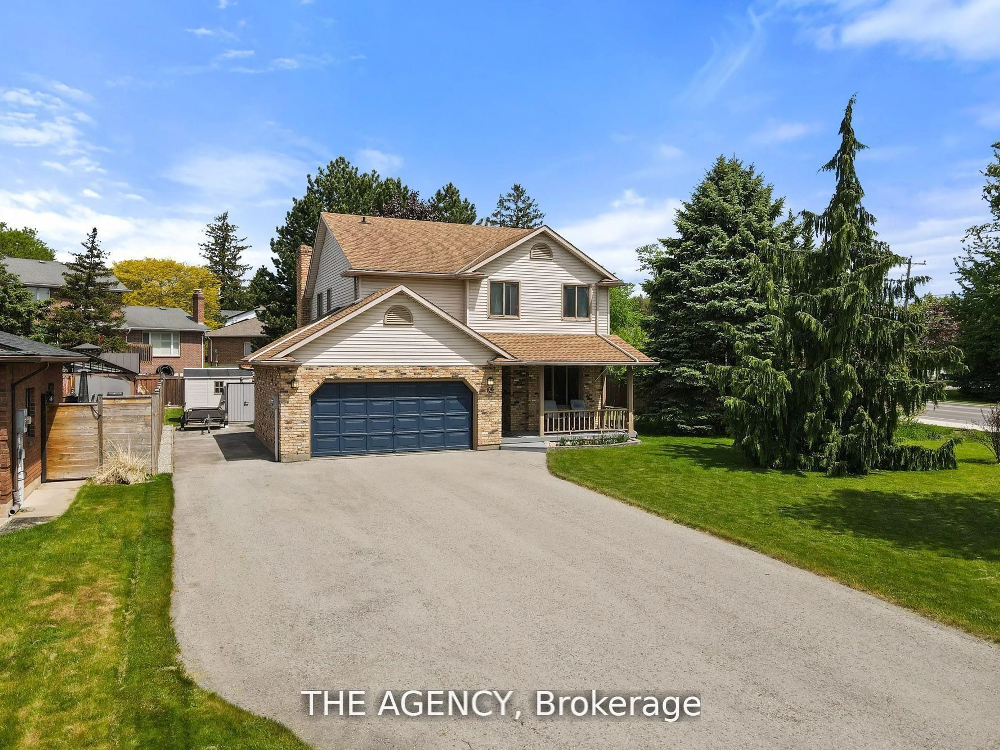 A pic from outside/outdoor area/front of a property/back of a property/a pic from drone, street for 106 Spruceside Cres, Pelham Ontario L0S 1E0