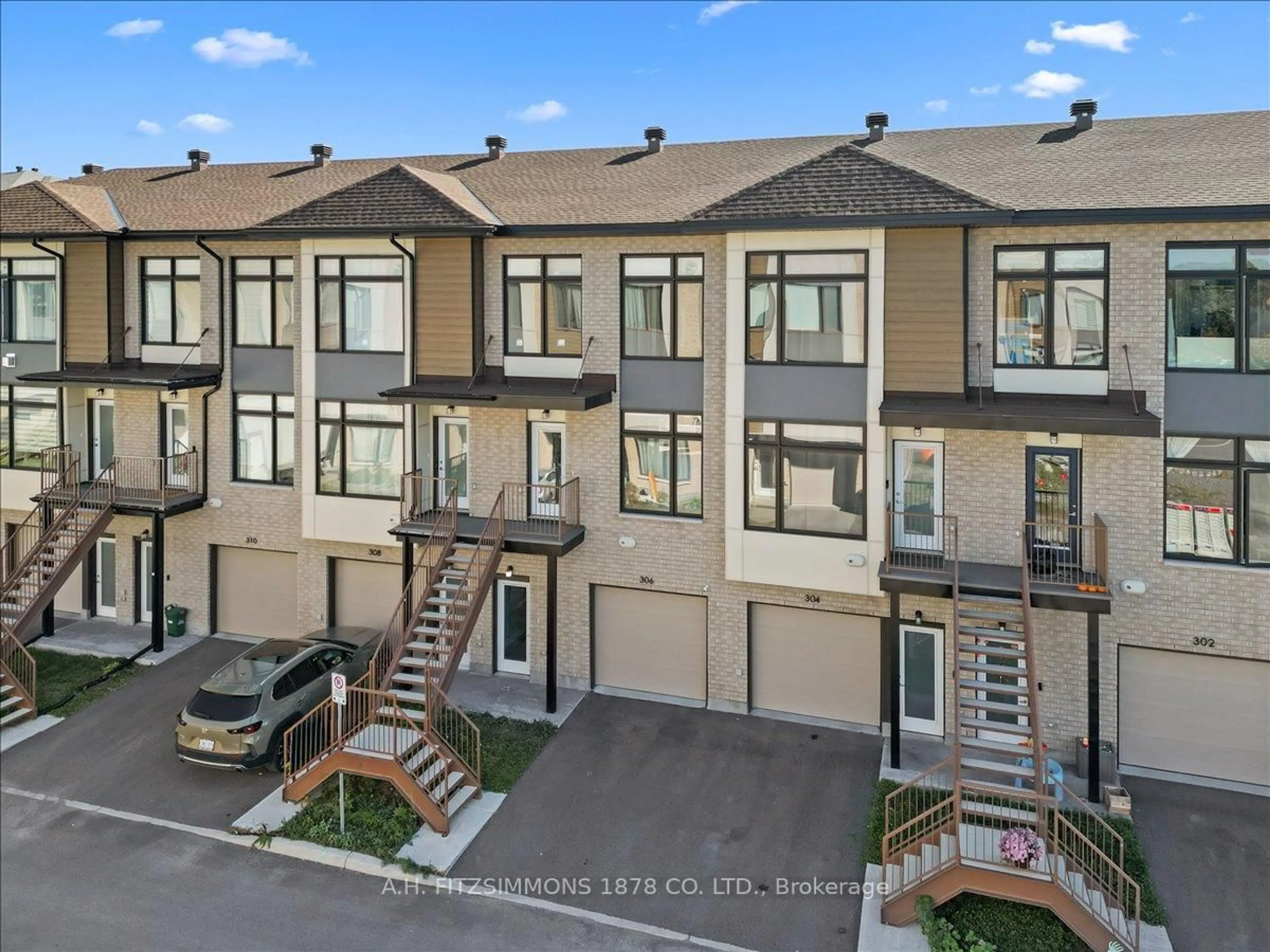 A pic from outside/outdoor area/front of a property/back of a property/a pic from drone, street for 306 Foliage Private, Ottawa Ontario K2H 0C5