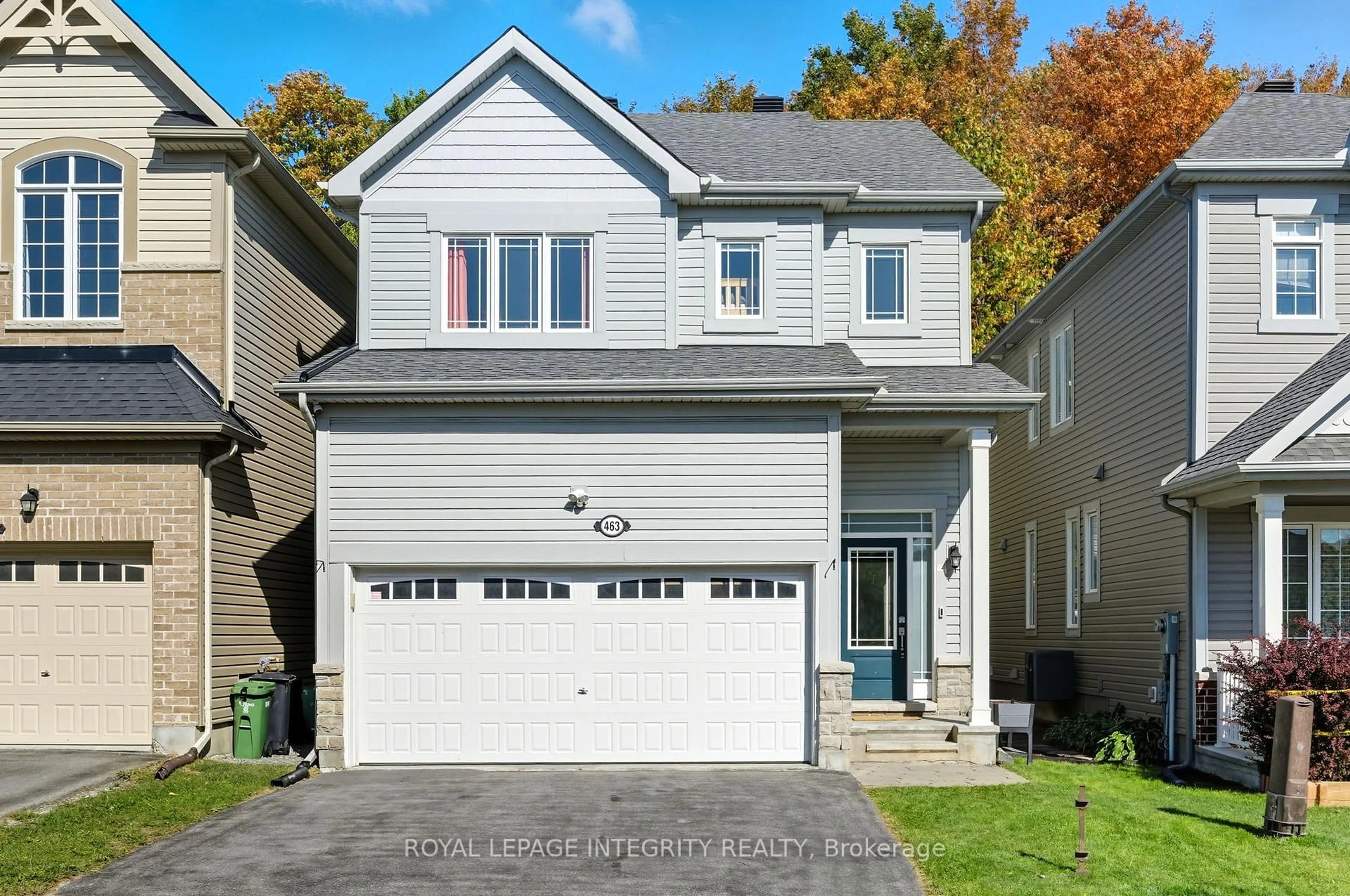 Home with vinyl exterior material, street for 463 Meadowbreeze Dr, Ottawa Ontario K2M 2T6
