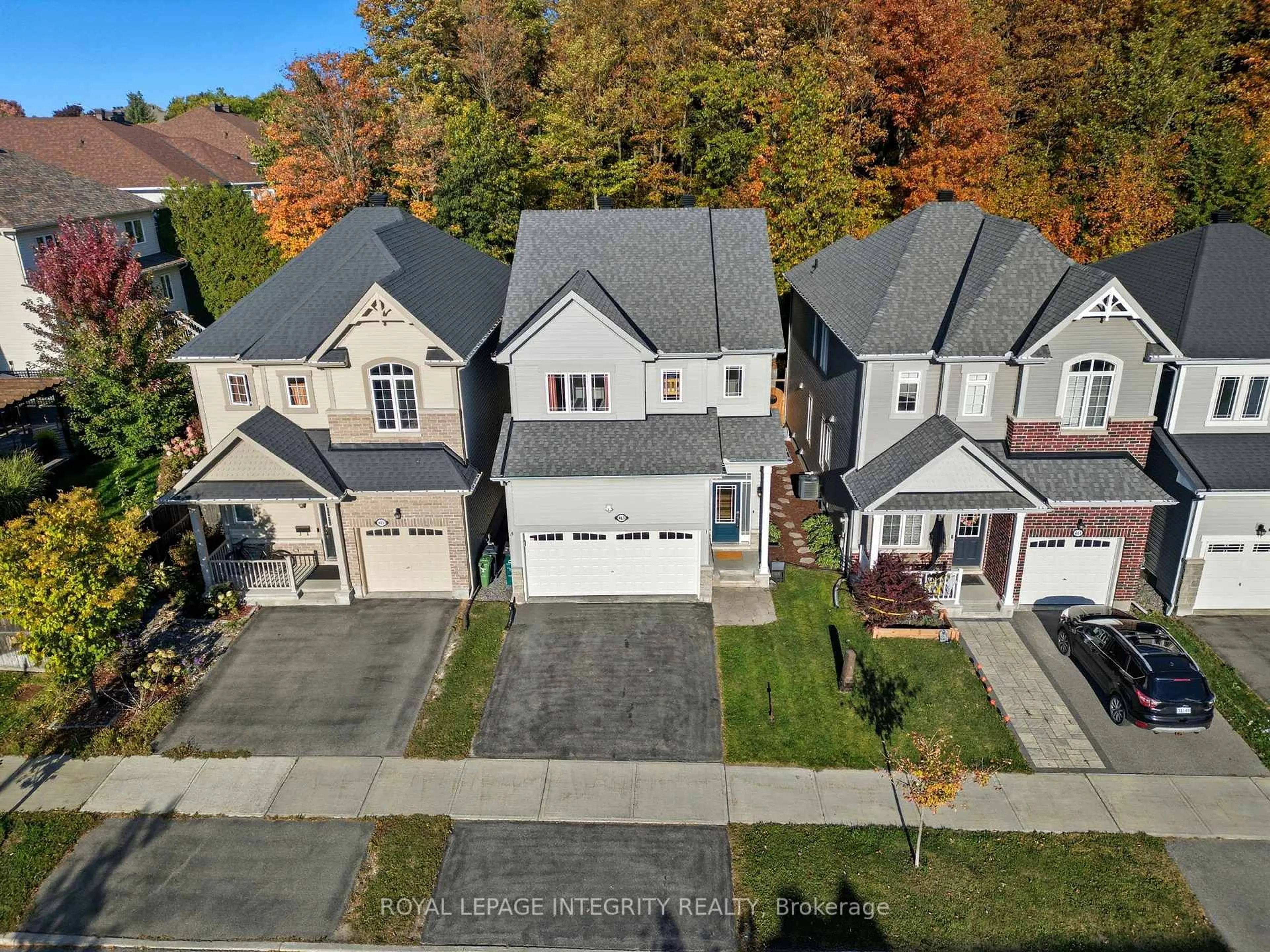 A pic from outside/outdoor area/front of a property/back of a property/a pic from drone, street for 463 Meadowbreeze Dr, Ottawa Ontario K2M 2T6
