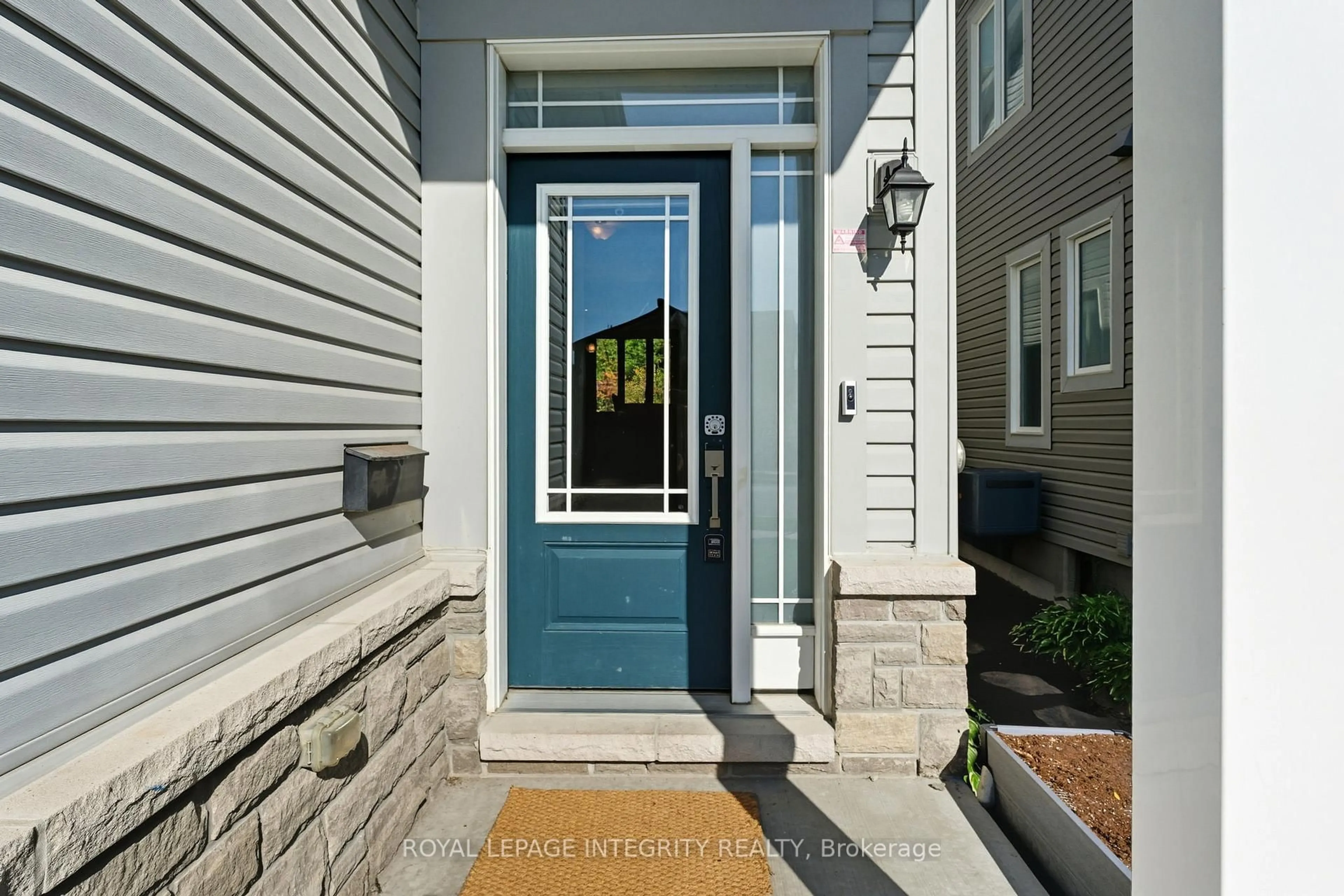 Indoor entryway for 463 Meadowbreeze Dr, Ottawa Ontario K2M 2T6