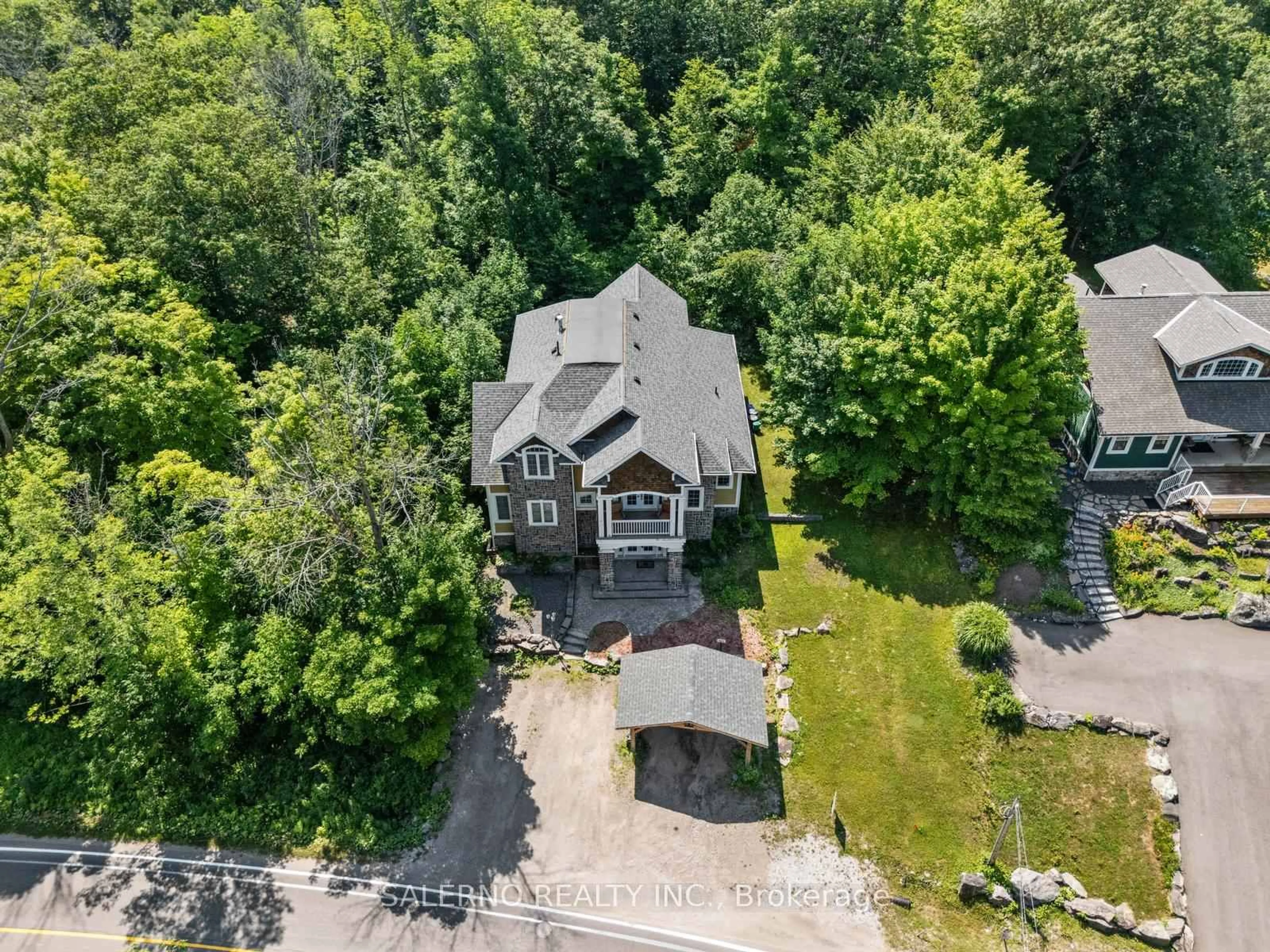 A pic from outside/outdoor area/front of a property/back of a property/a pic from drone, unknown for 625 James St, Gravenhurst Ontario P1P 1T5