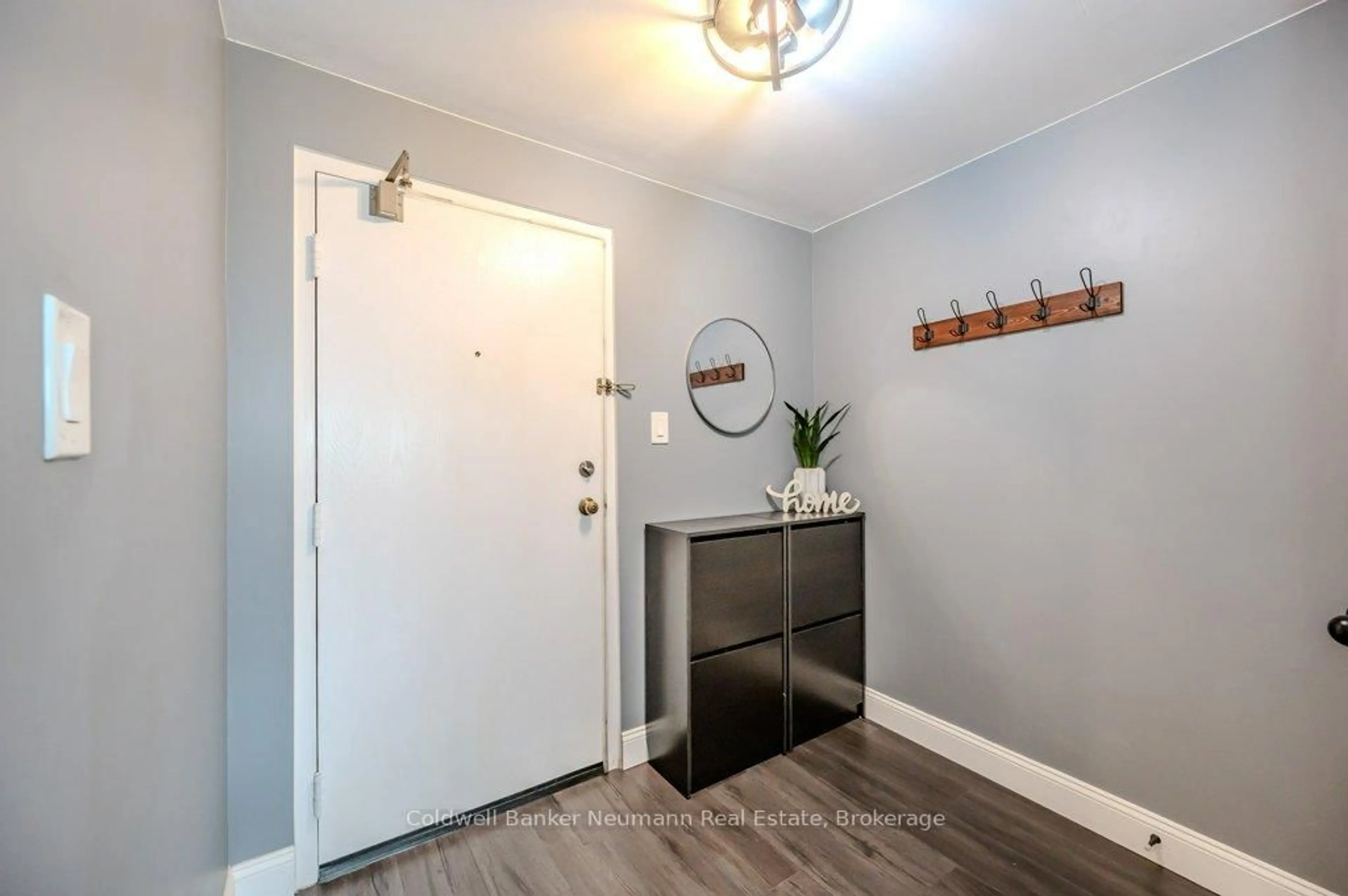 Indoor entryway for 55 GREEN VALLEY Dr #1206, Kitchener Ontario N2P 1Z6