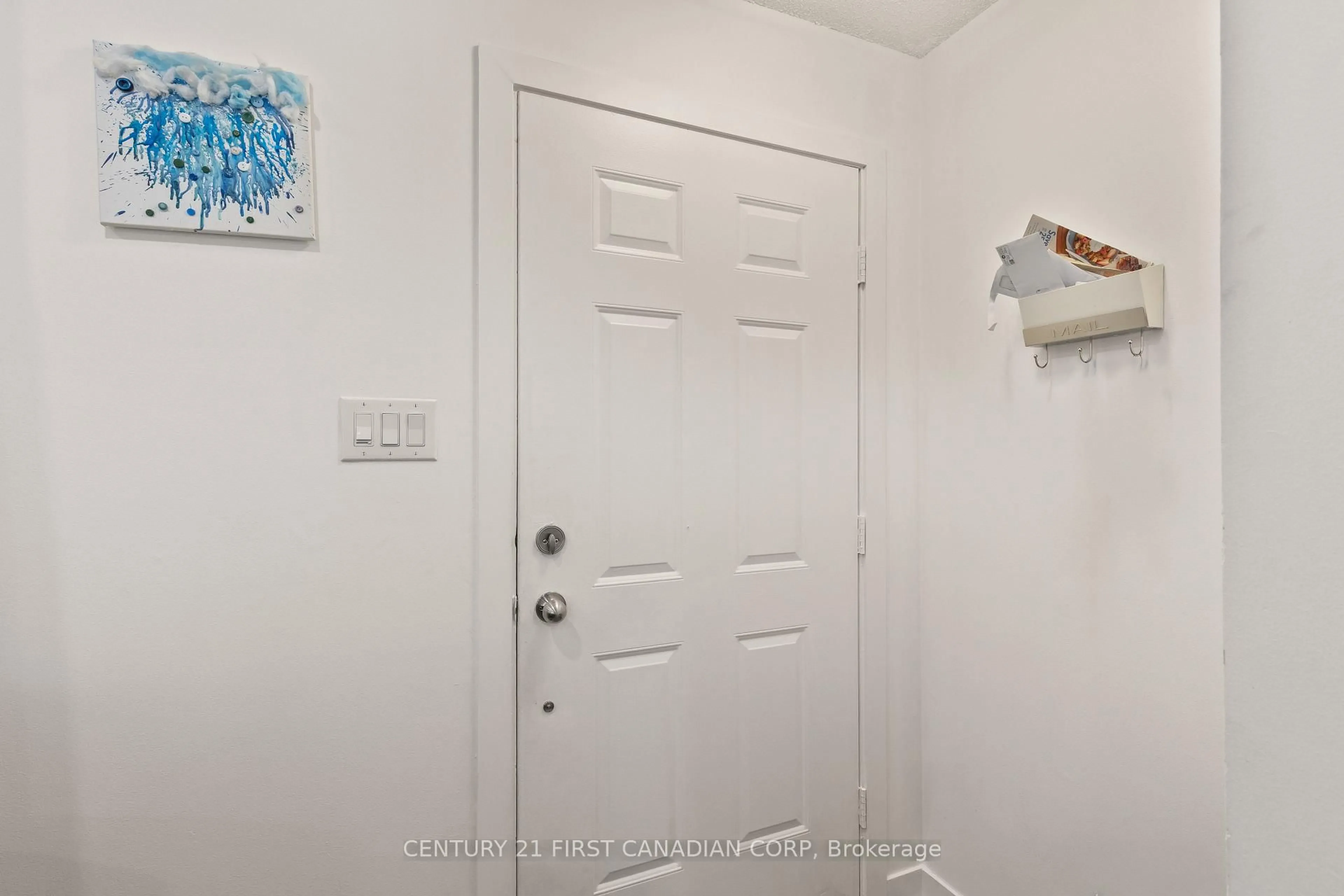 Indoor entryway for 990 LAWSON Rd, London North Ontario N6G 3M2