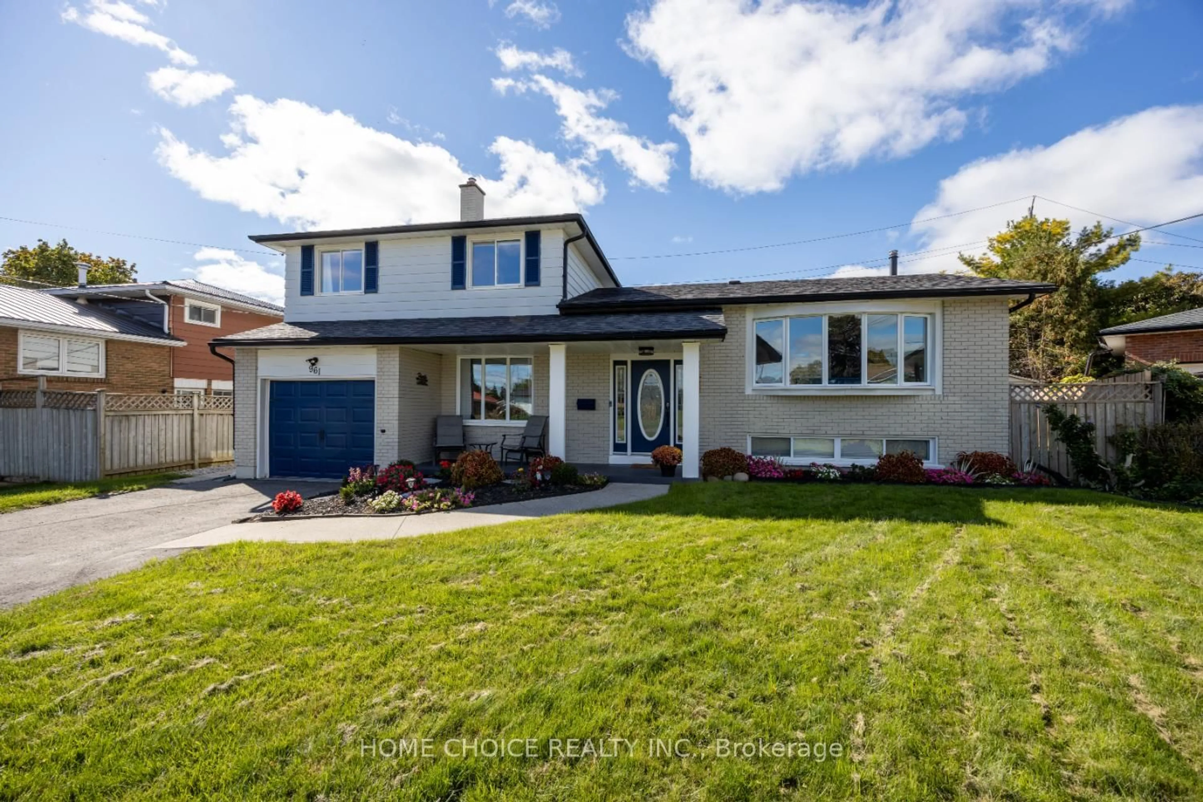 Home with vinyl exterior material, street for 961 Curtis Cres, Cobourg Ontario K9A 2W4