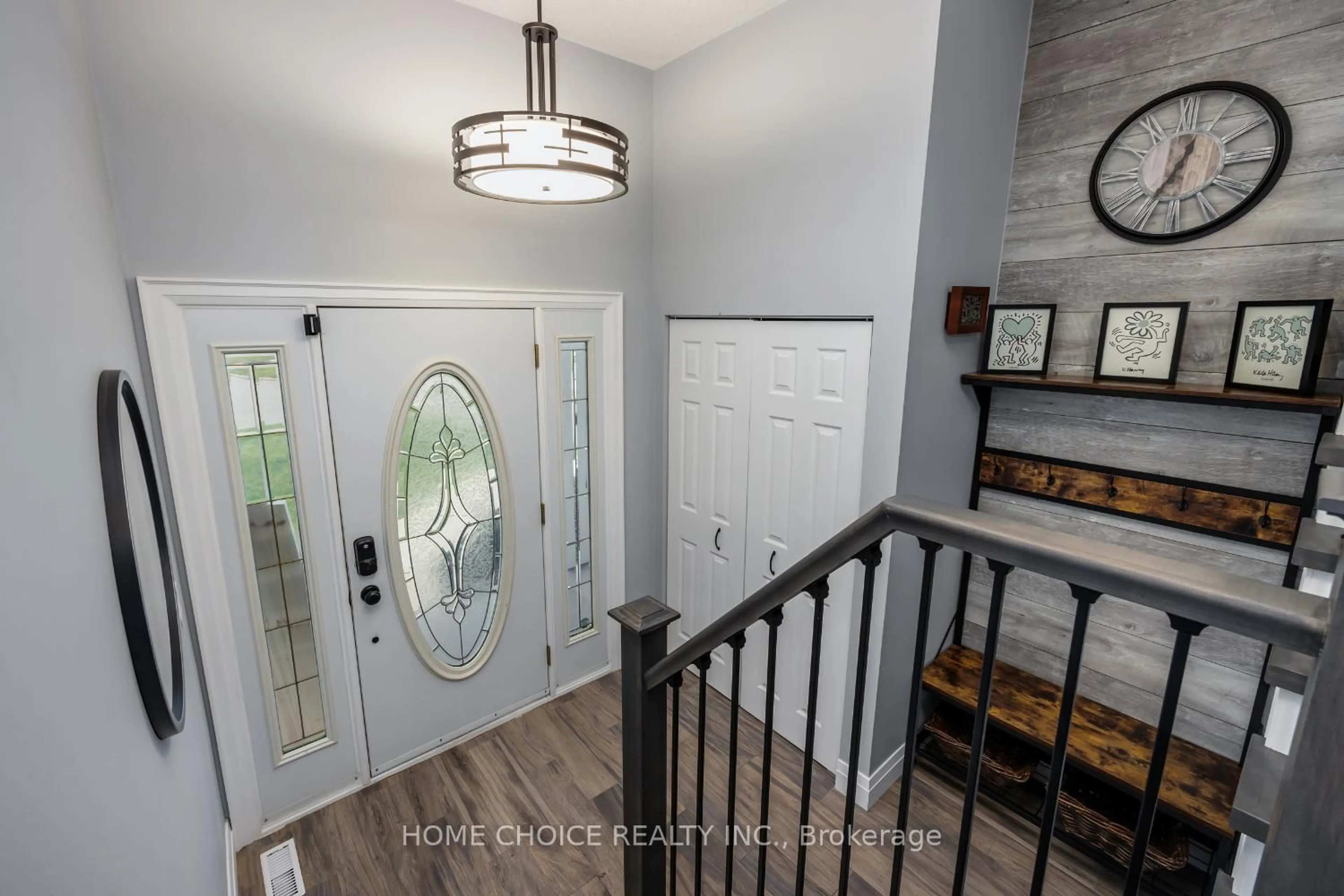 Indoor entryway for 961 Curtis Cres, Cobourg Ontario K9A 2W4