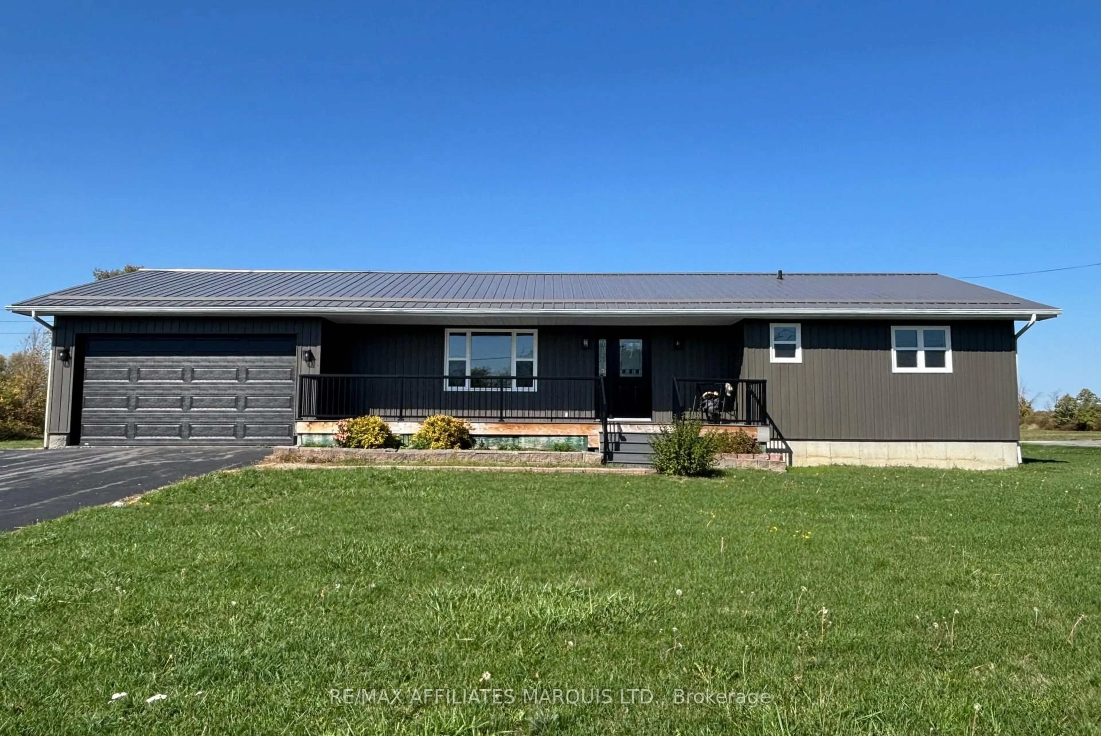 Home with vinyl exterior material, unknown for 16925 Cornwall Centre Rd, South Stormont Ontario K6H 5R7
