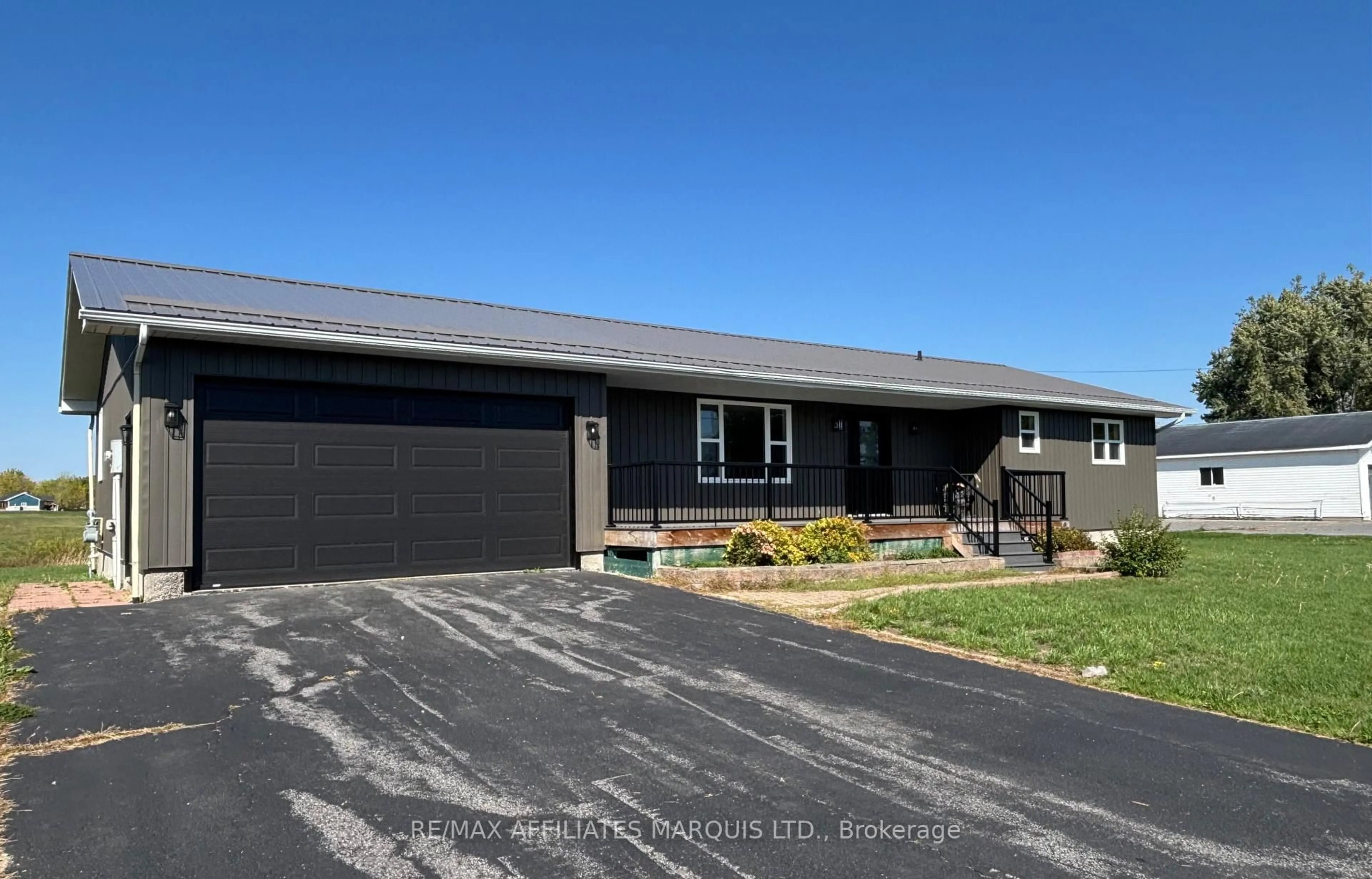 Home with vinyl exterior material, street for 16925 Cornwall Centre Rd, South Stormont Ontario K6H 5R7