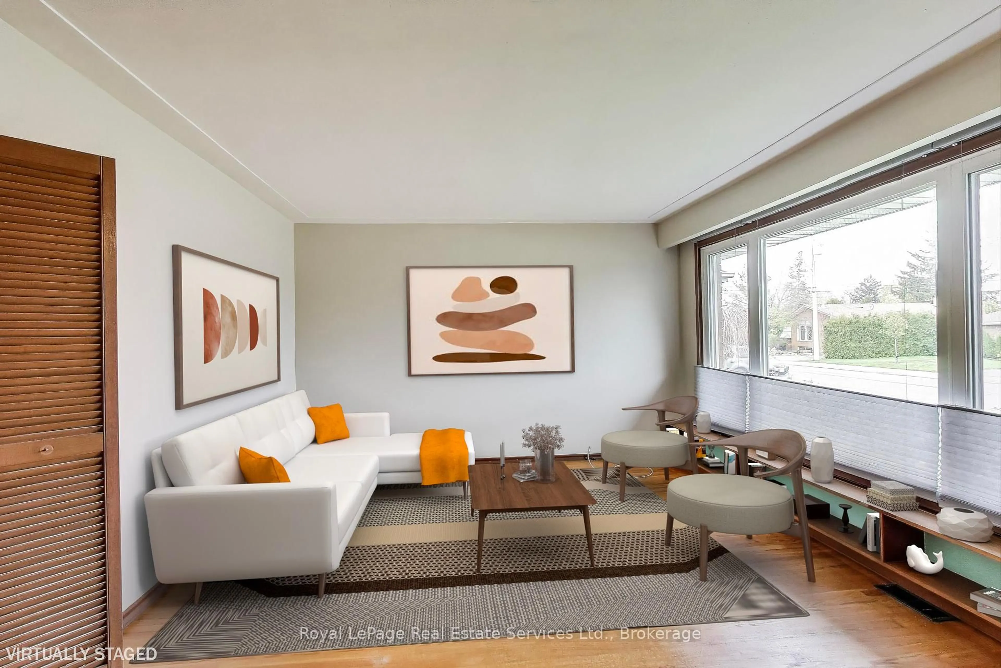 Living room with furniture, unknown for 25 Sandringham Ave, Hamilton Ontario L9C 2H3