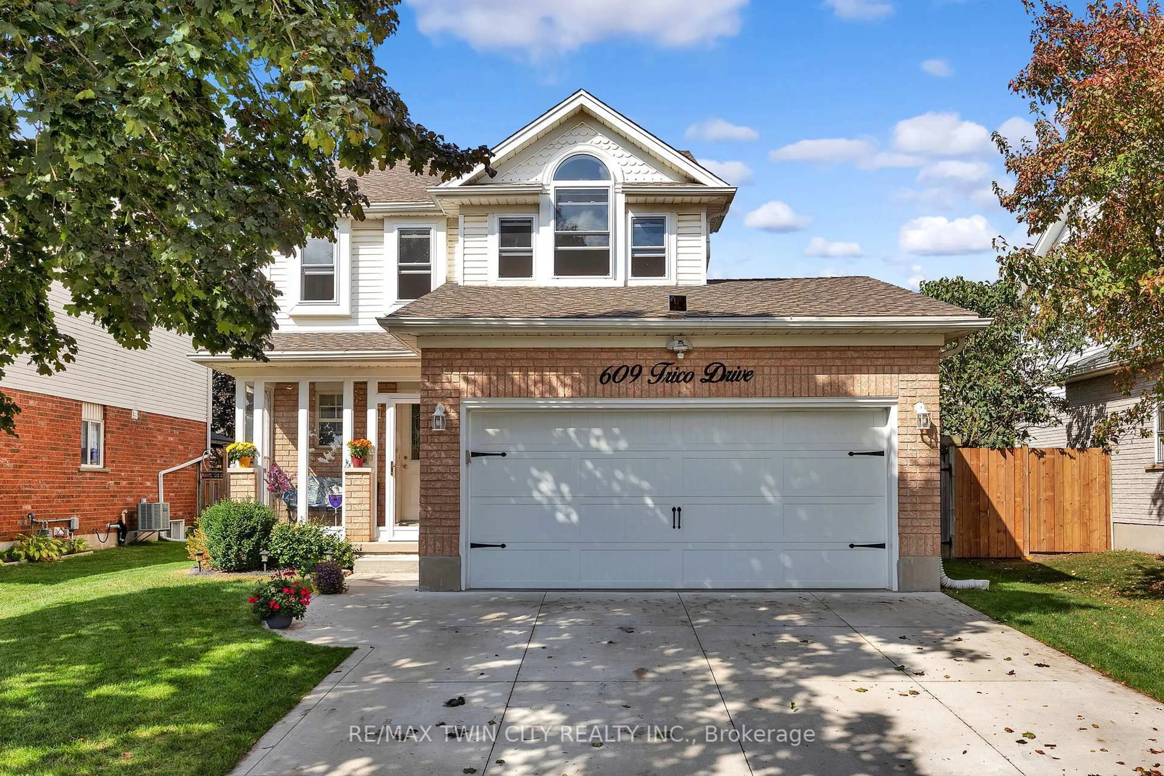 Home with vinyl exterior material, street for 609 Trico Dr, Cambridge Ontario N3H 5P2