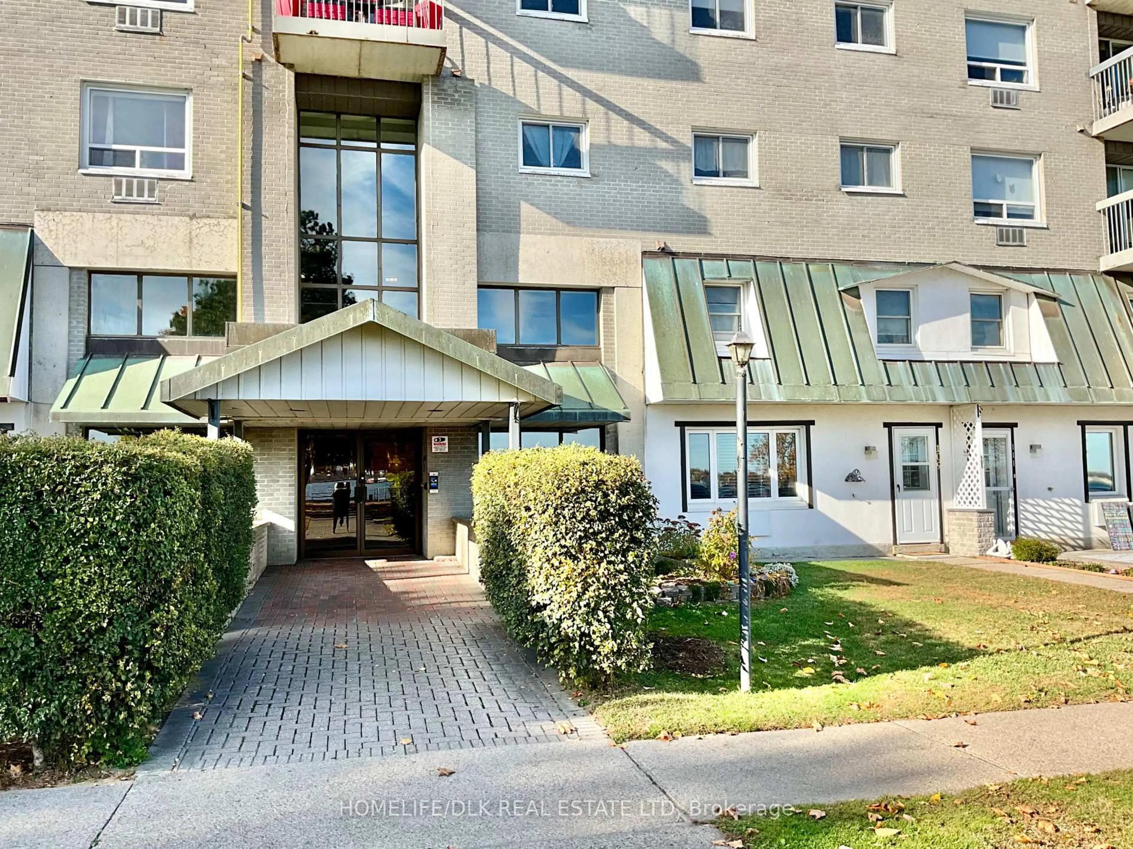 Indoor foyer for 235 WATER St #109, Prescott Ontario K0E 1T0