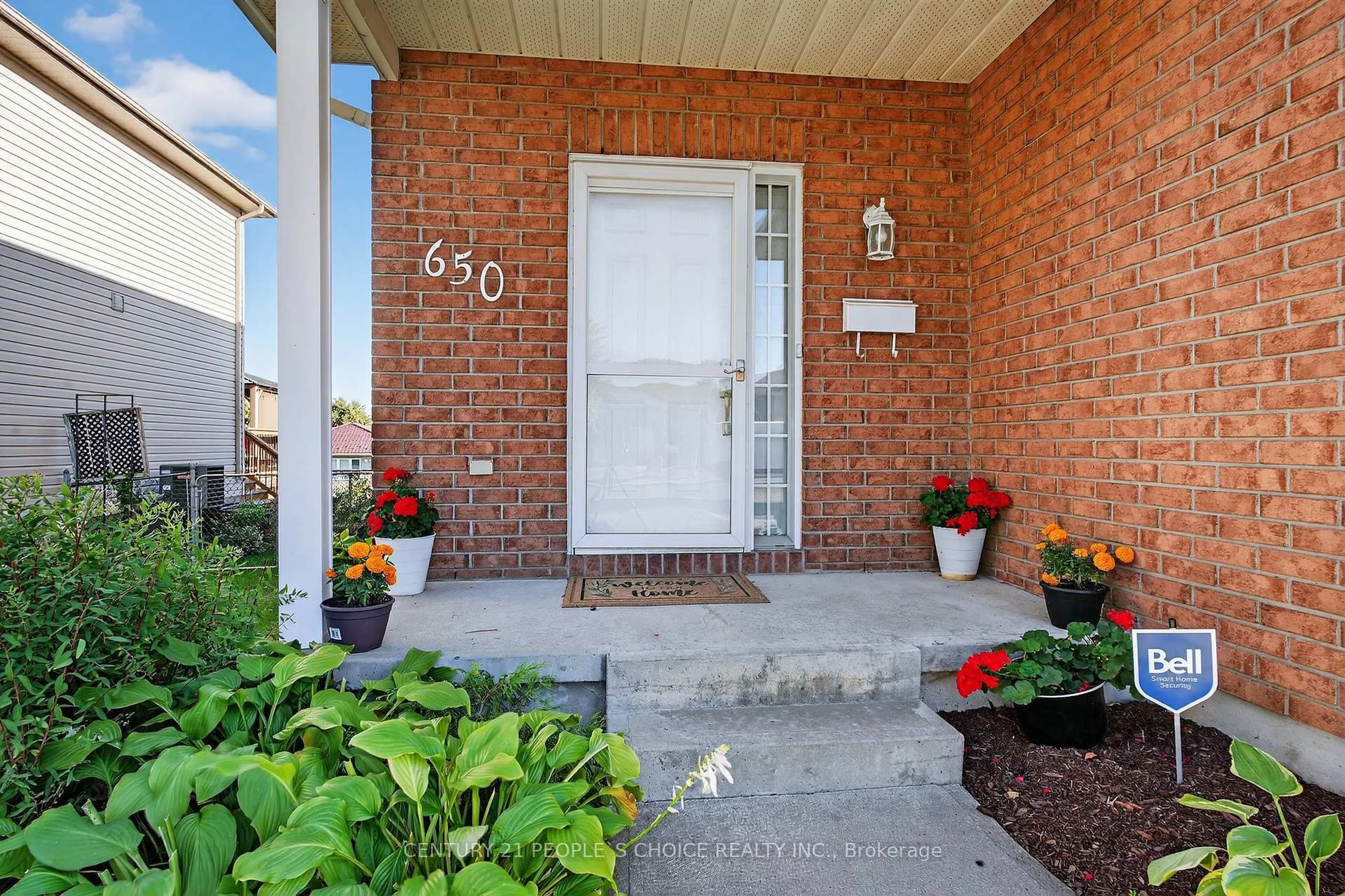 Indoor entryway for 650 TANNER Dr, Kingston Ontario K7M 8Y2