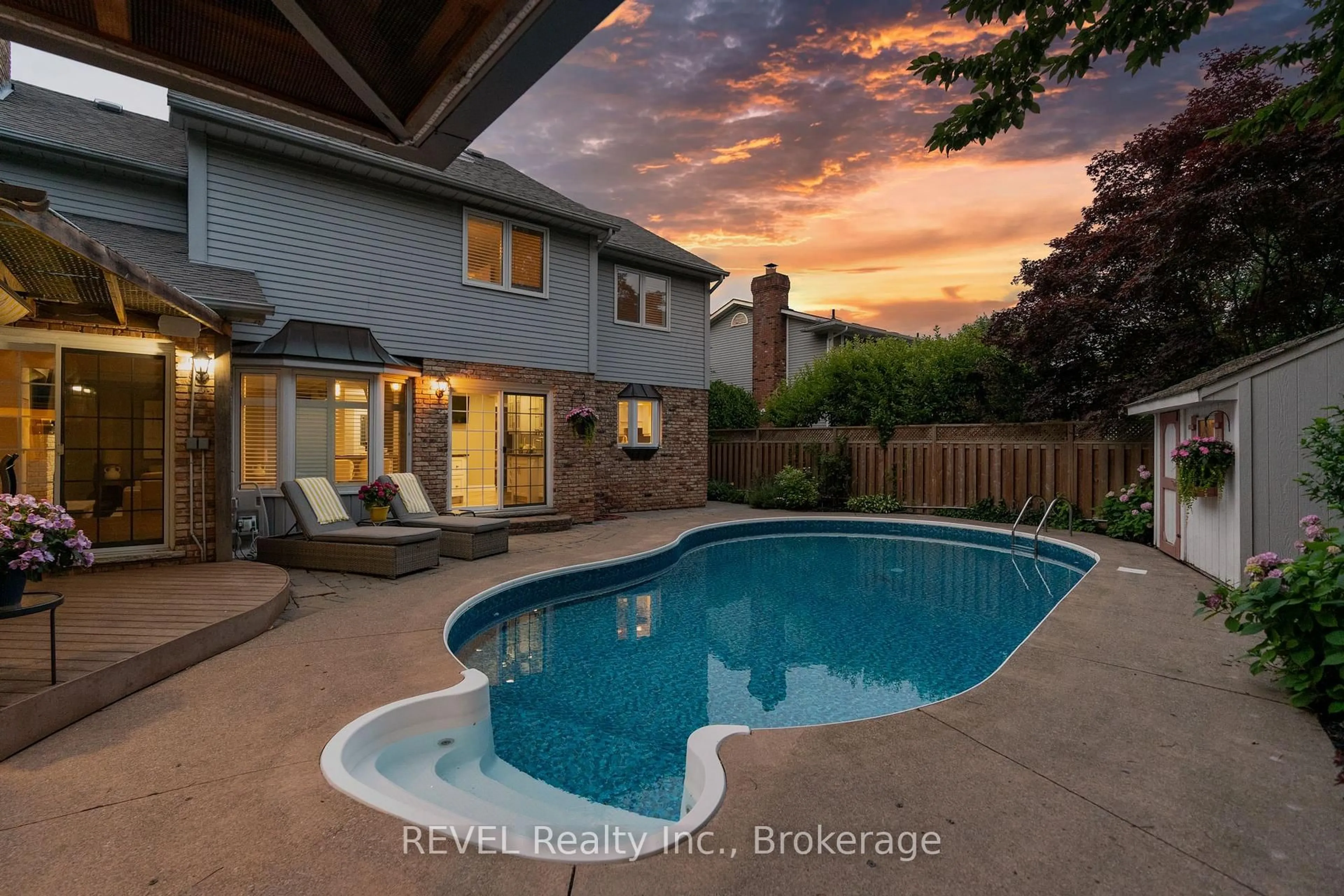 Pool for 78 SOVEREIGN Dr, St. Catharines Ontario L2T 1Z7