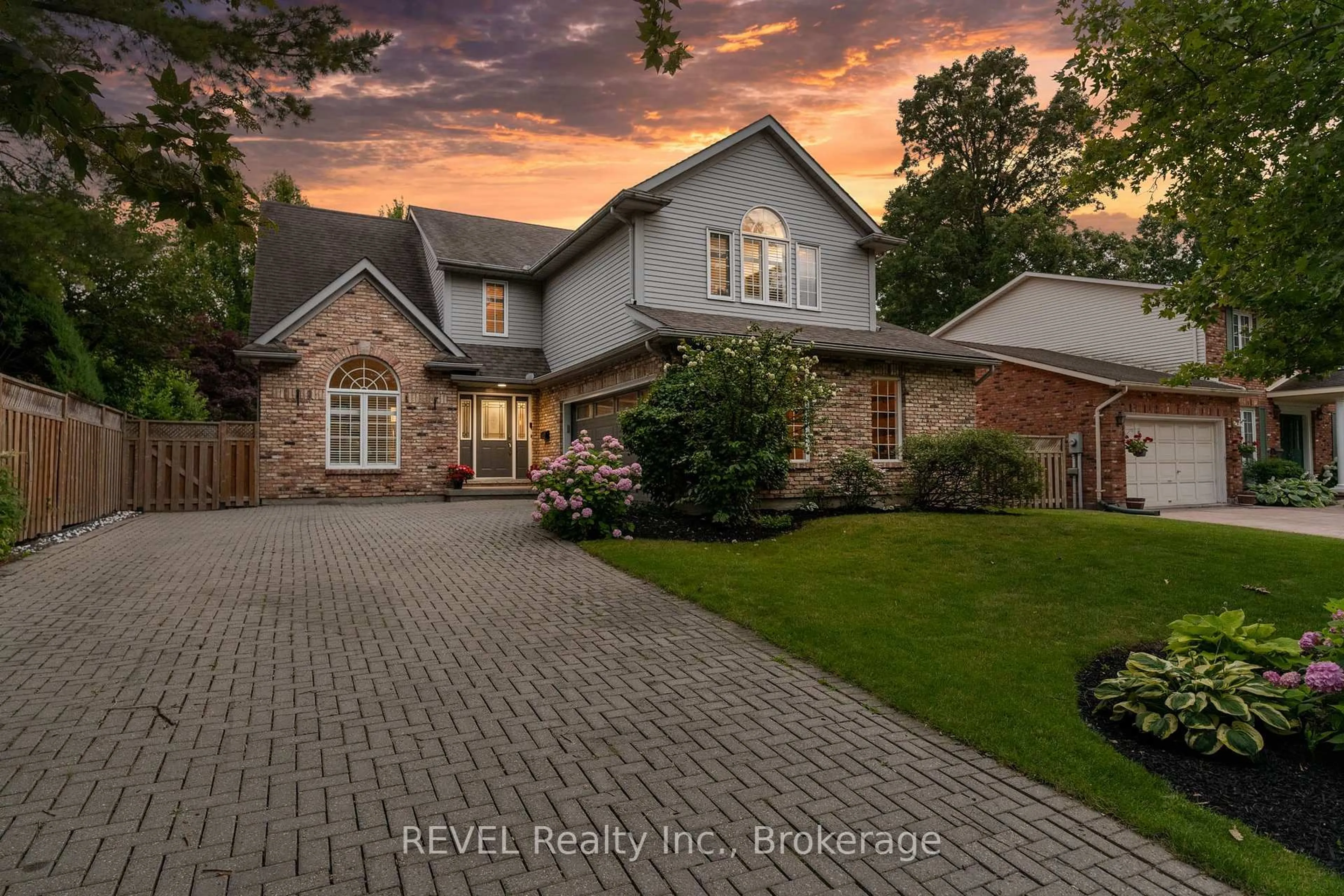 Home with brick exterior material, street for 78 SOVEREIGN Dr, St. Catharines Ontario L2T 1Z7