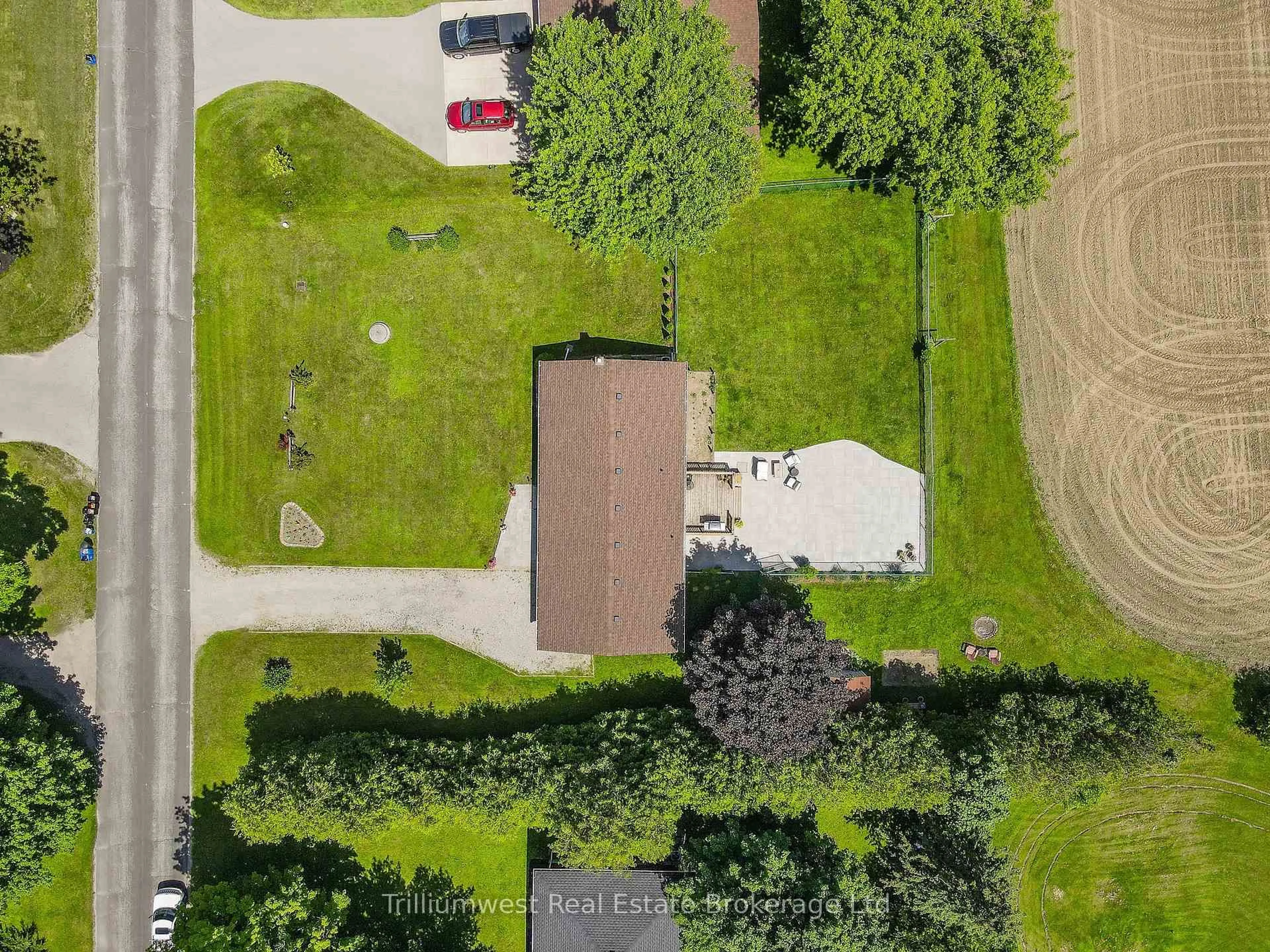 A pic from outside/outdoor area/front of a property/back of a property/a pic from drone, street for 21 Emma St, Blandford-Blenheim Ontario N0J 1V0