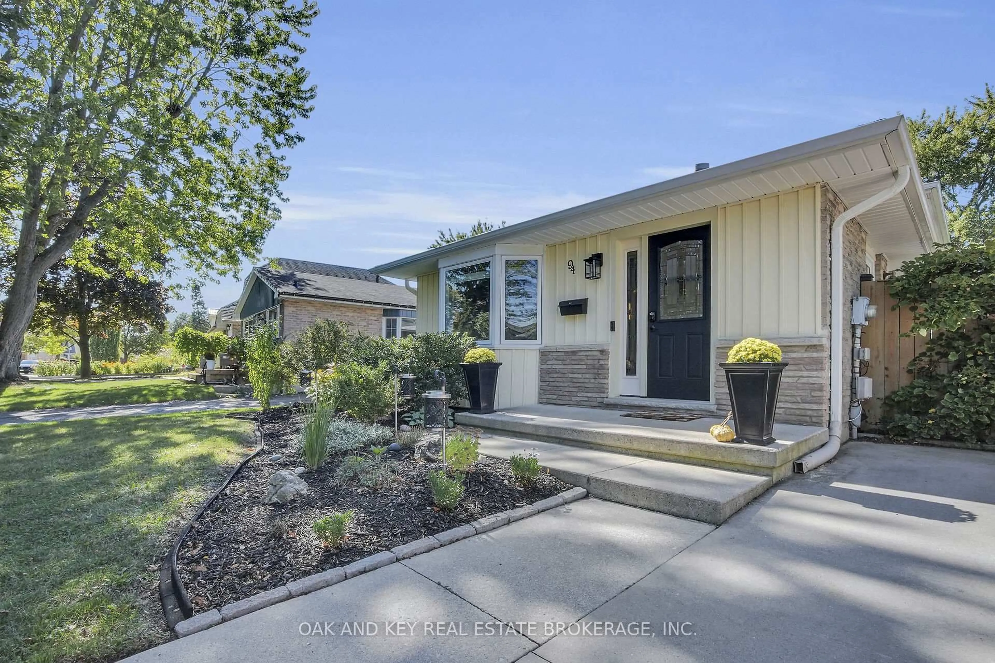 Home with vinyl exterior material, street for 94 Edmunds Cres, London South Ontario N5Z 4J2